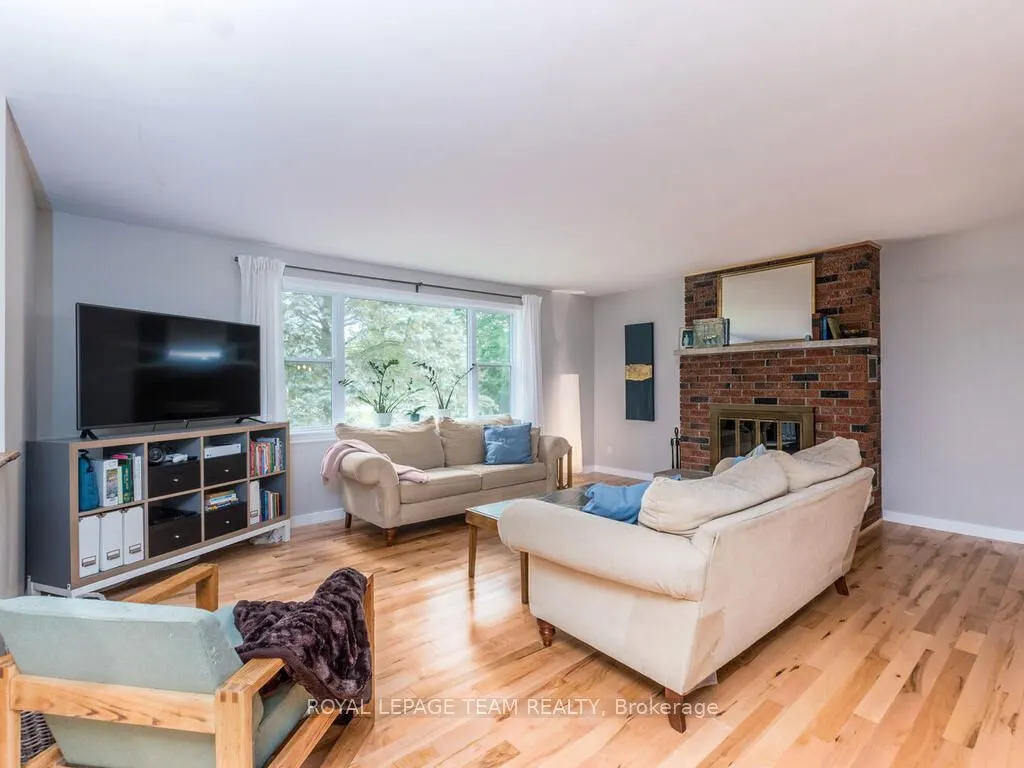 6677 ROGER STEVENS Drive N