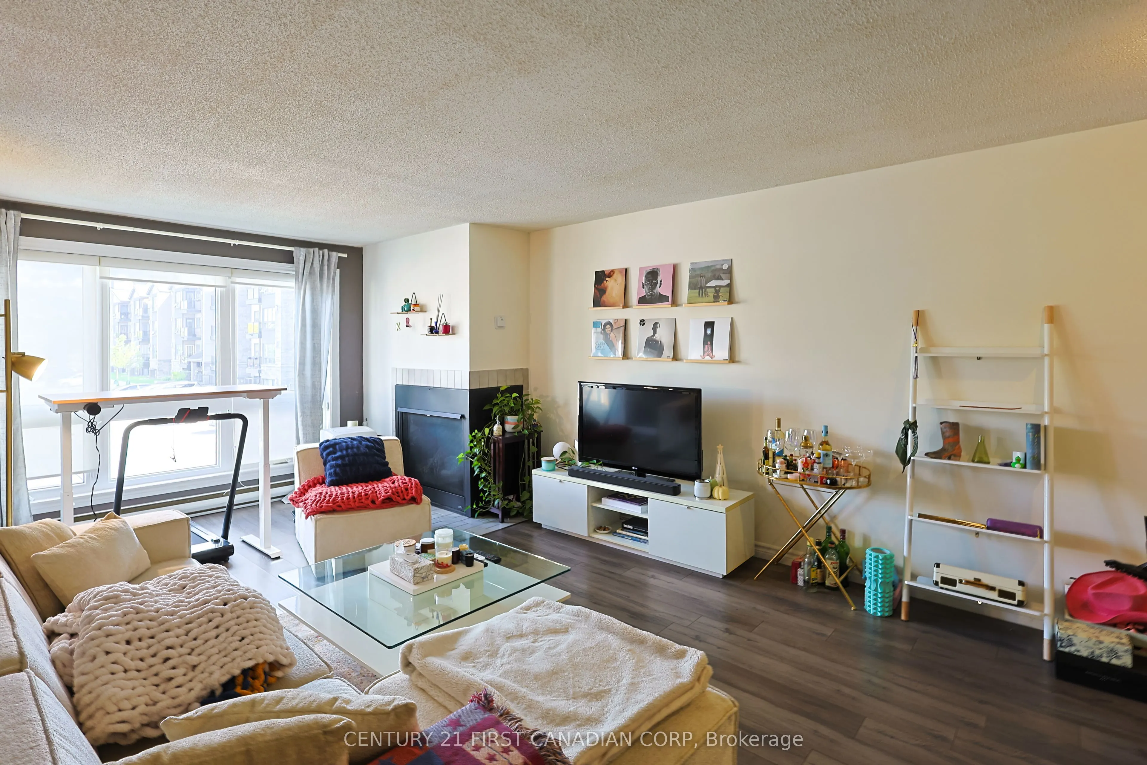 15 Jacksway Crescent N, #215