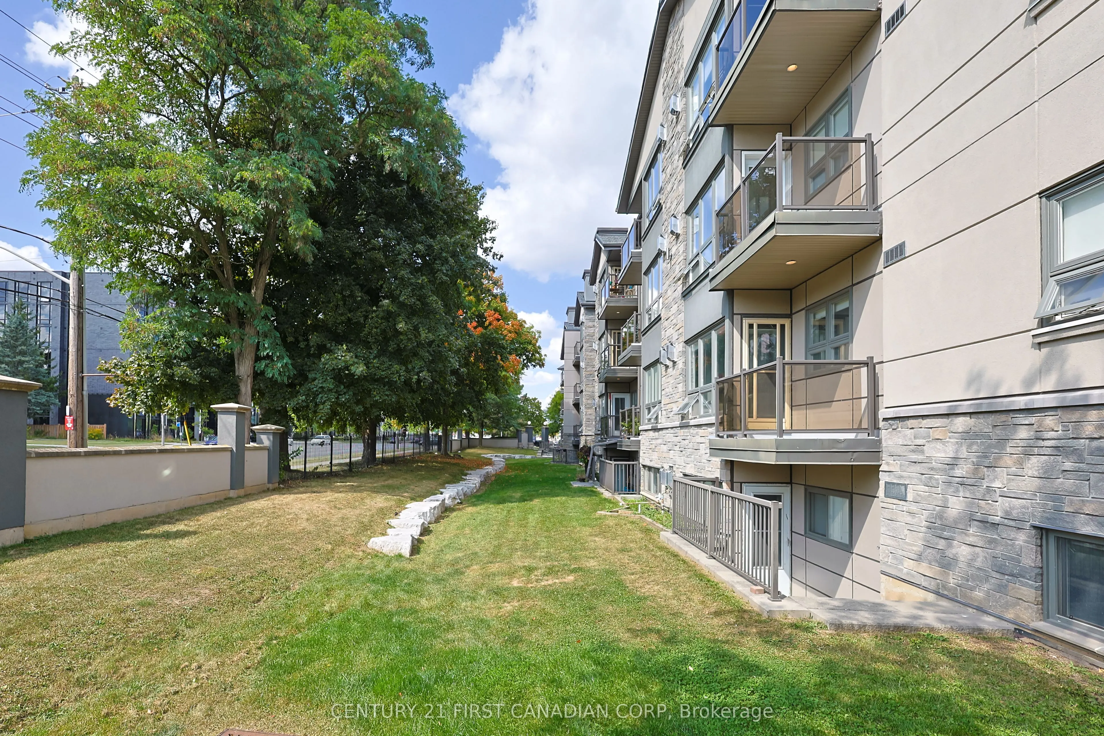 15 Jacksway Crescent N, #215