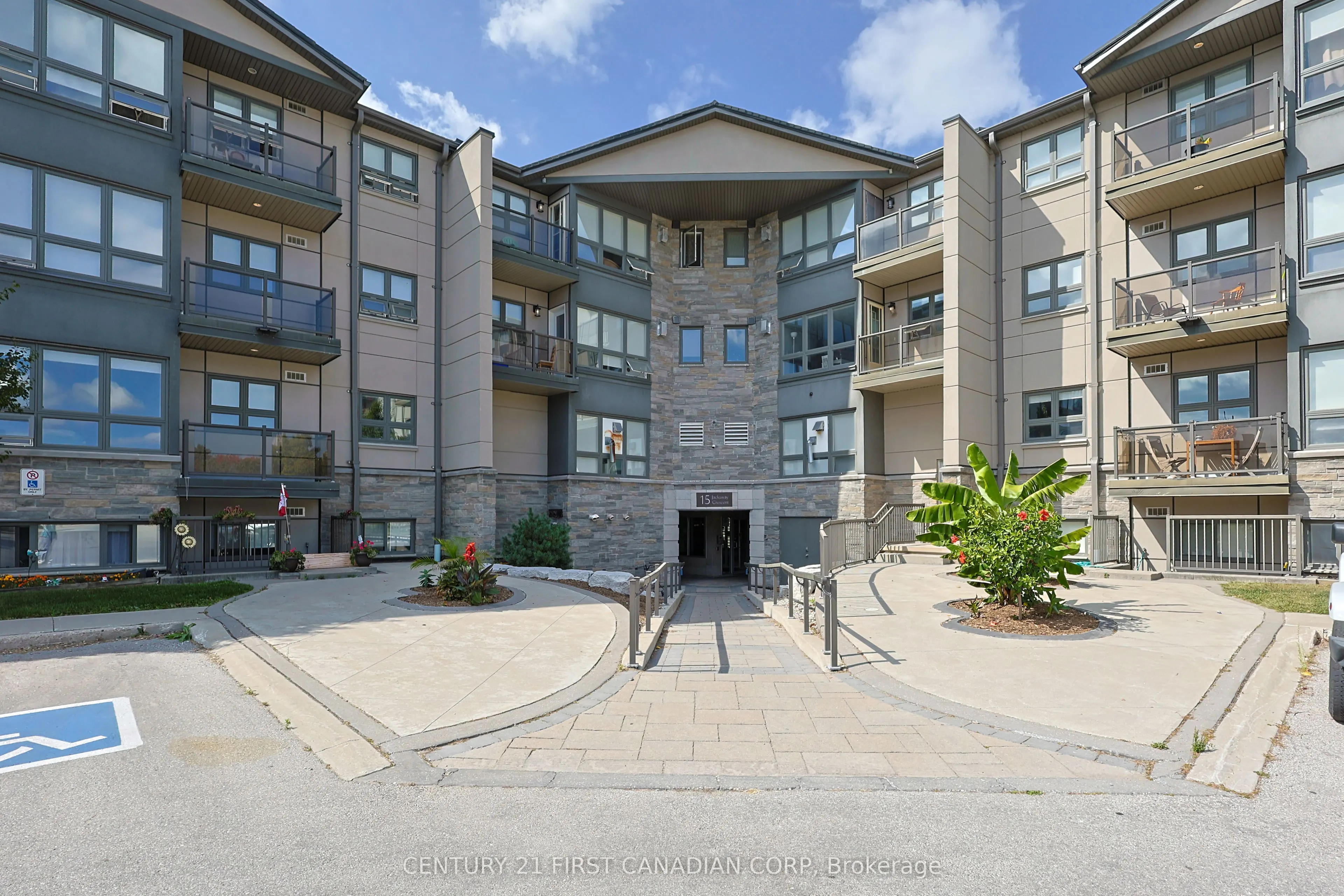 15 Jacksway Crescent N, #215