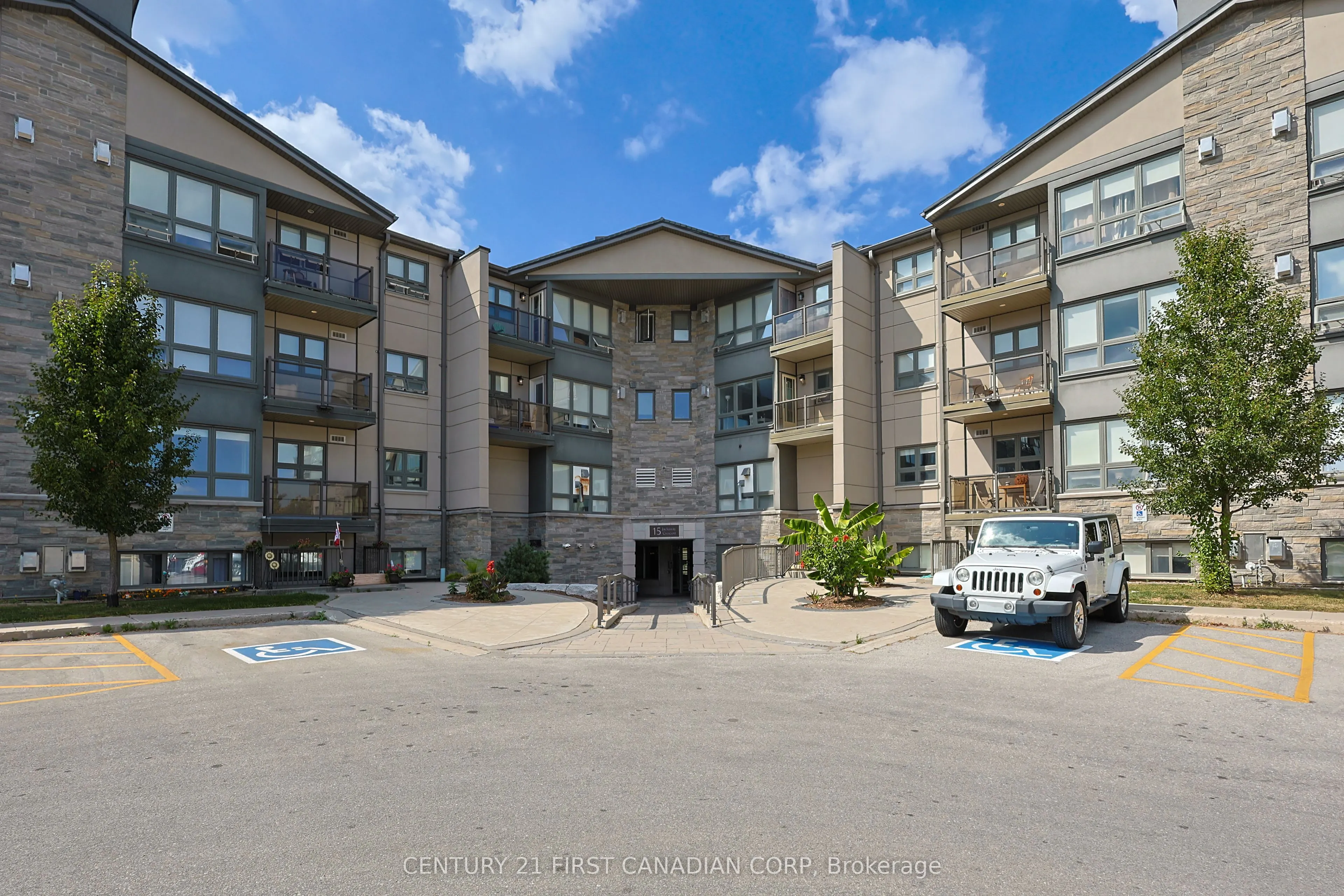 15 Jacksway Crescent N, #215