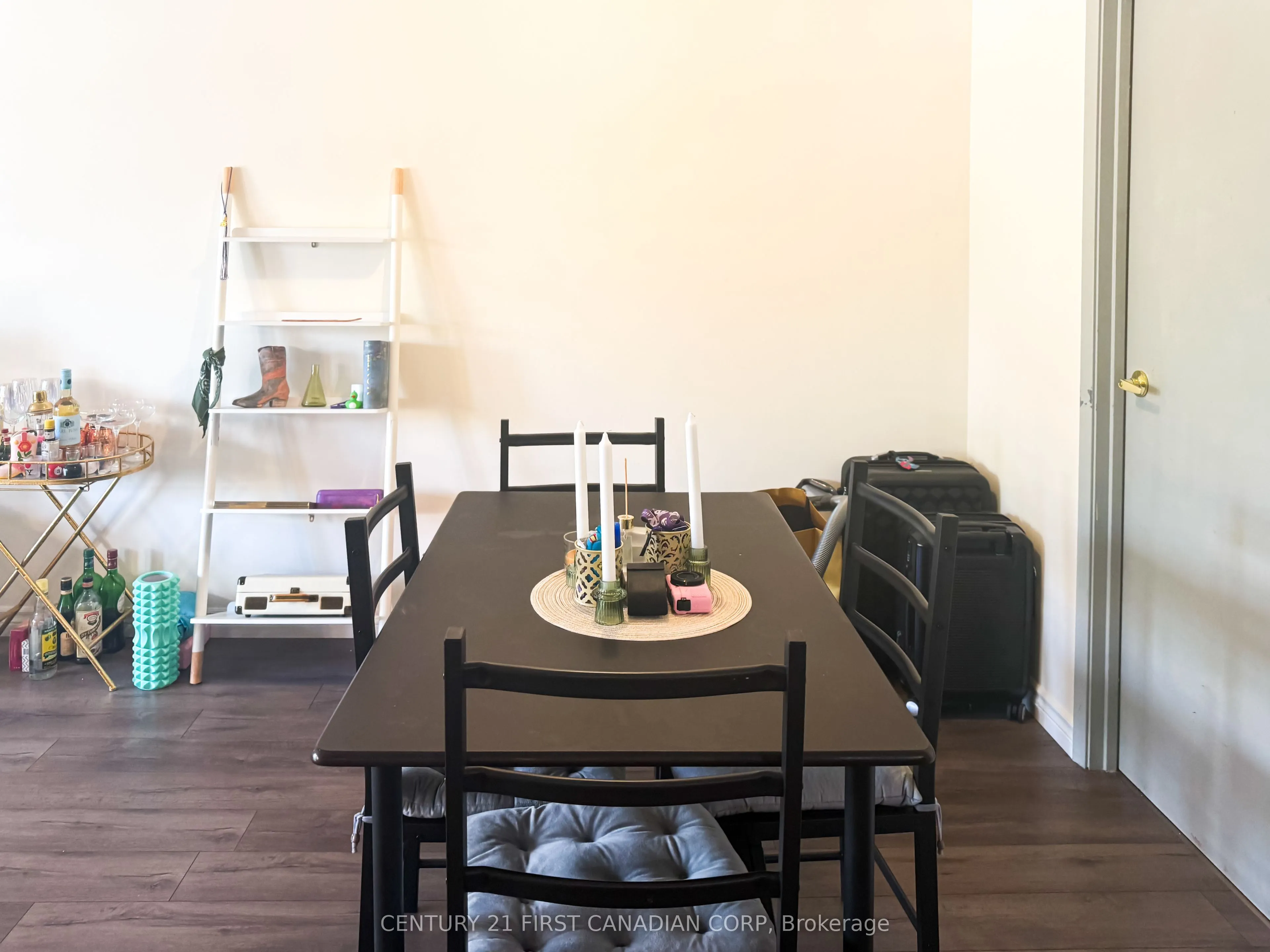 15 Jacksway Crescent N, #215