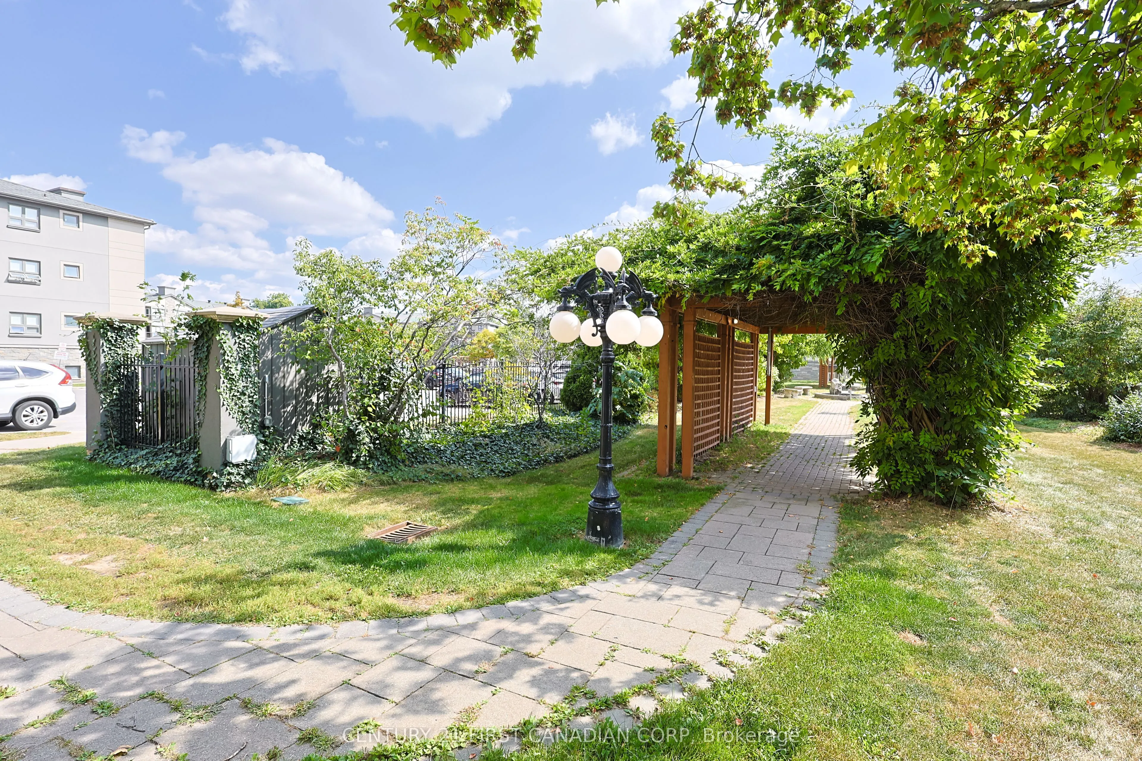15 Jacksway Crescent N, #215