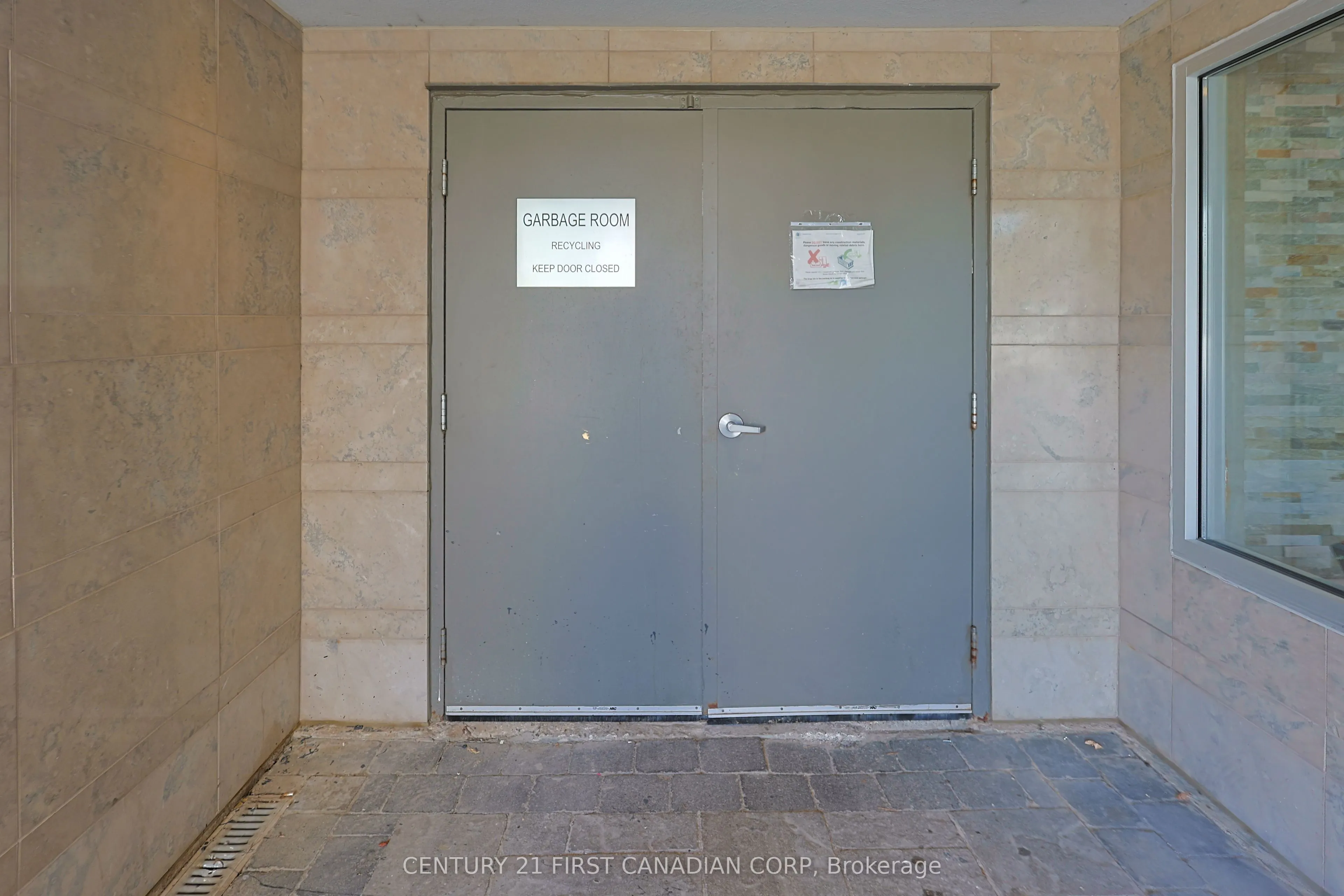 15 Jacksway Crescent N, #215