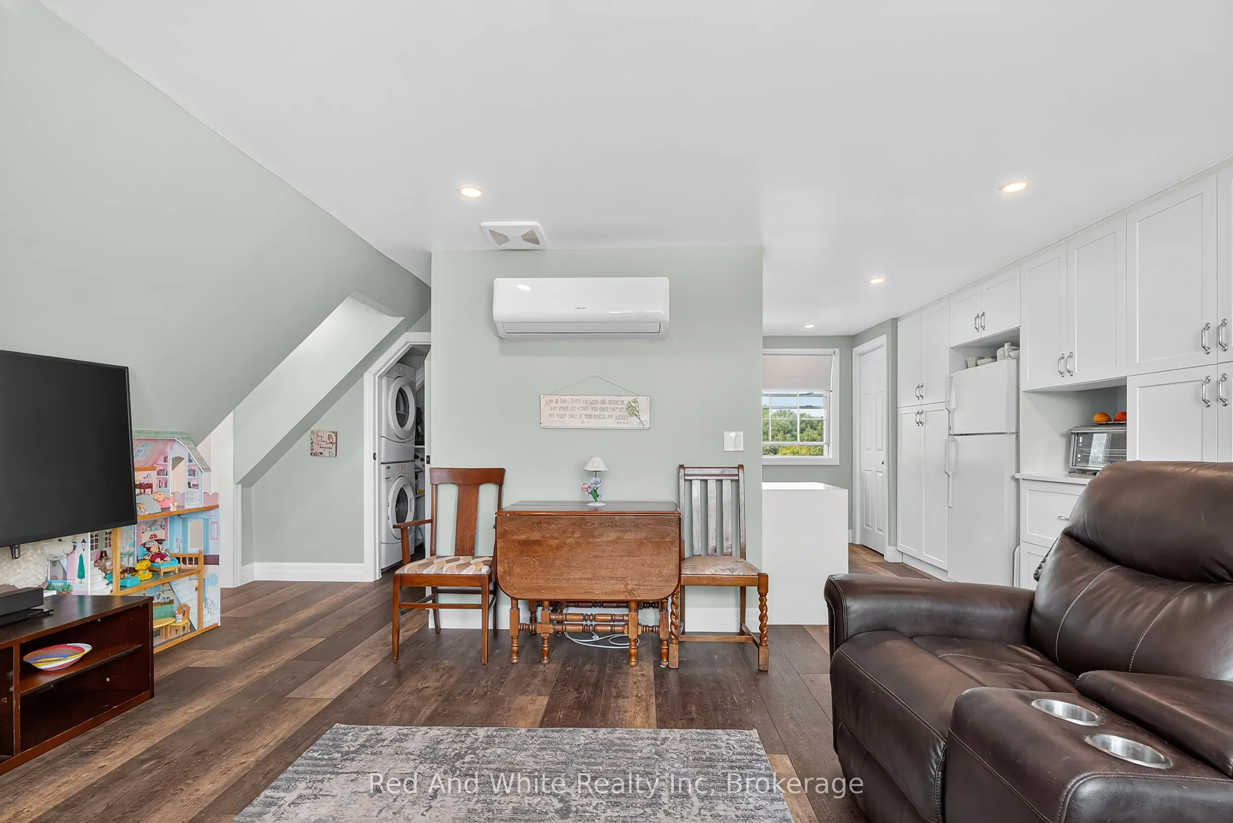 7146 Noah Road, R.R. # 1 Road