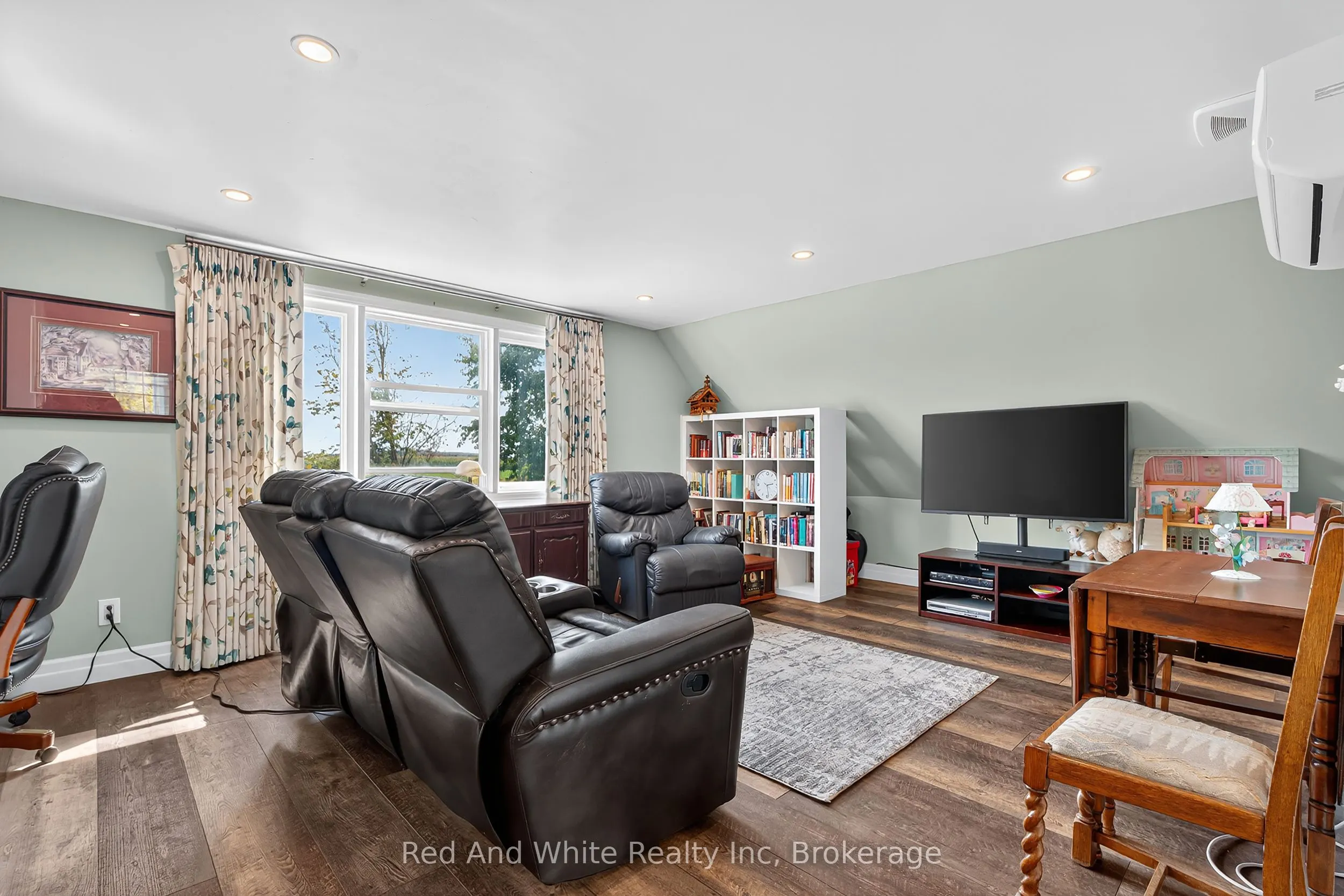 7146 Noah Road, R.R. # 1 Road