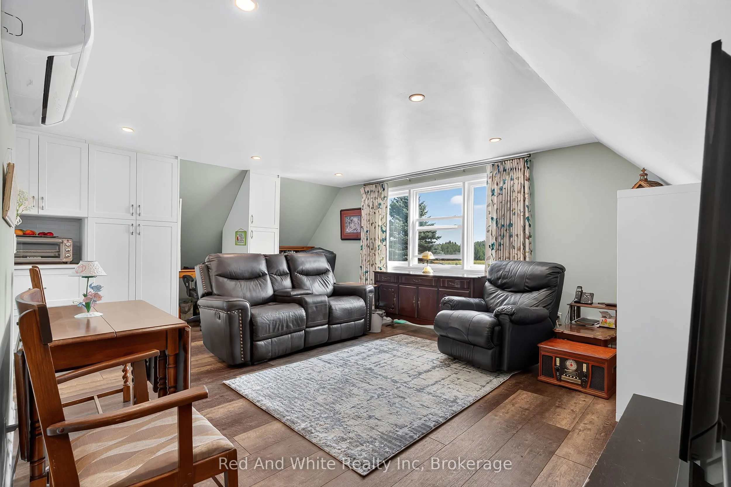 7146 Noah Road, R.R. # 1 Road