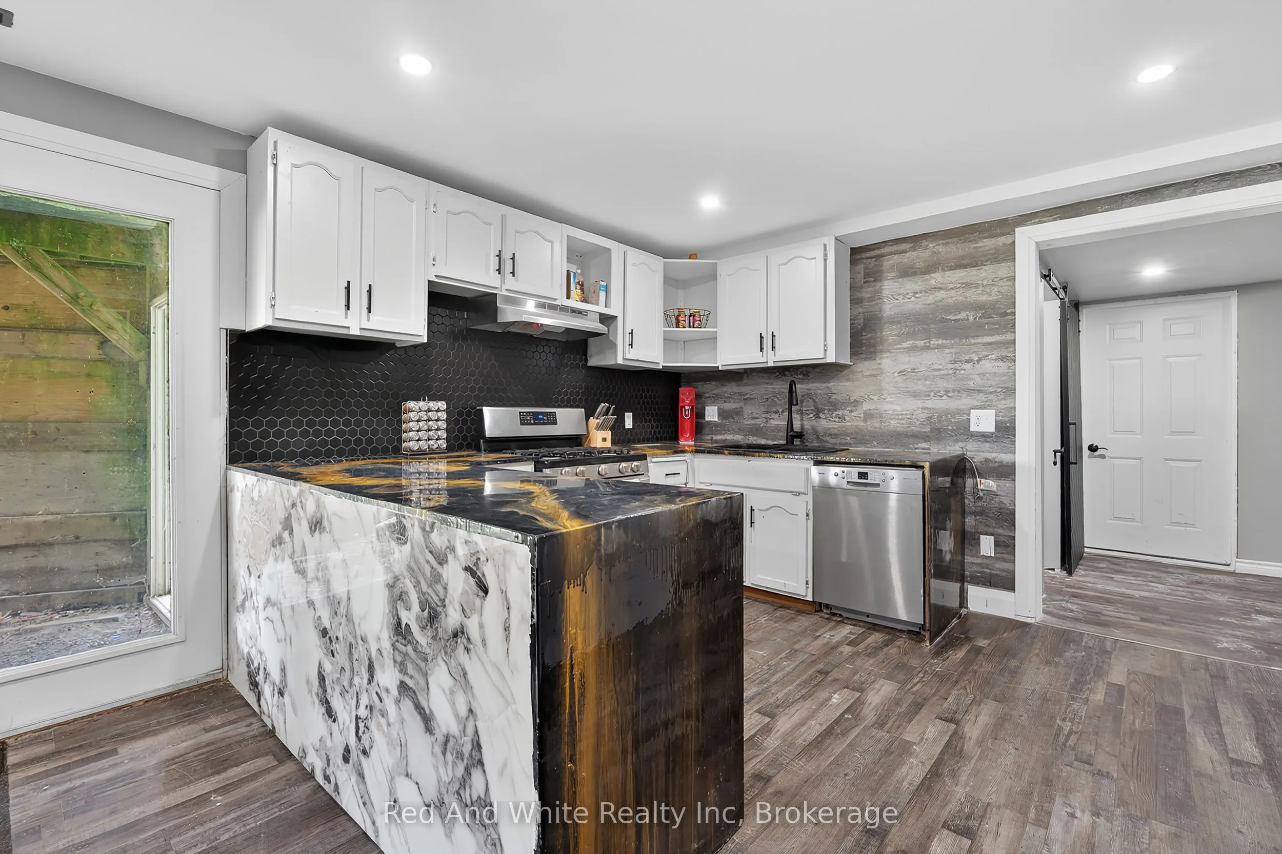 7146 Noah Road, R.R. # 1 Road