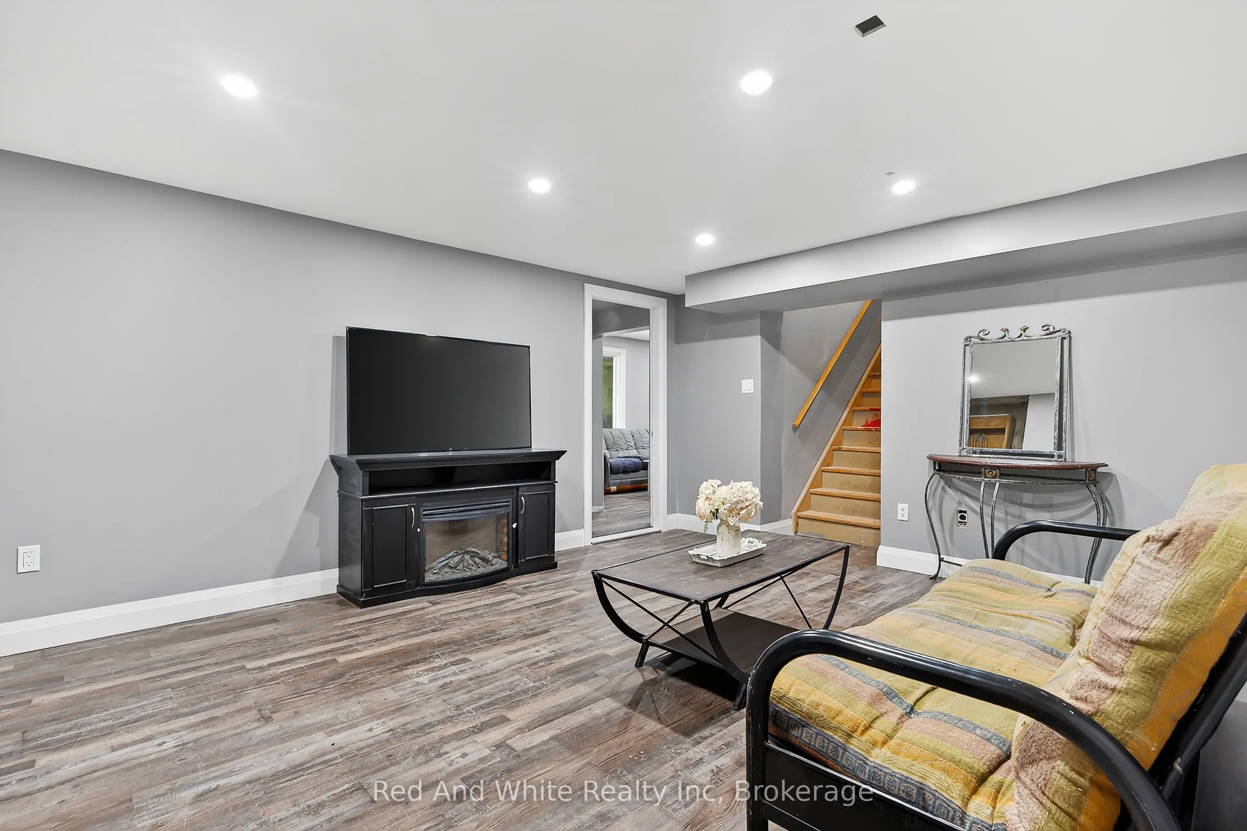 7146 Noah Road, R.R. # 1 Road