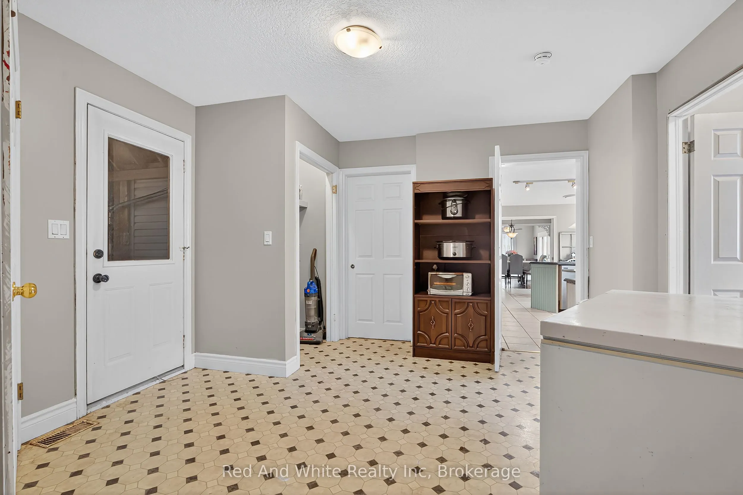7146 Noah Road, R.R. # 1 Road