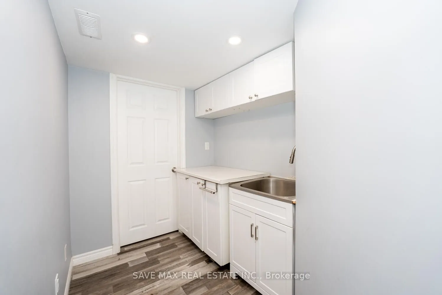 9 Shedrow Place