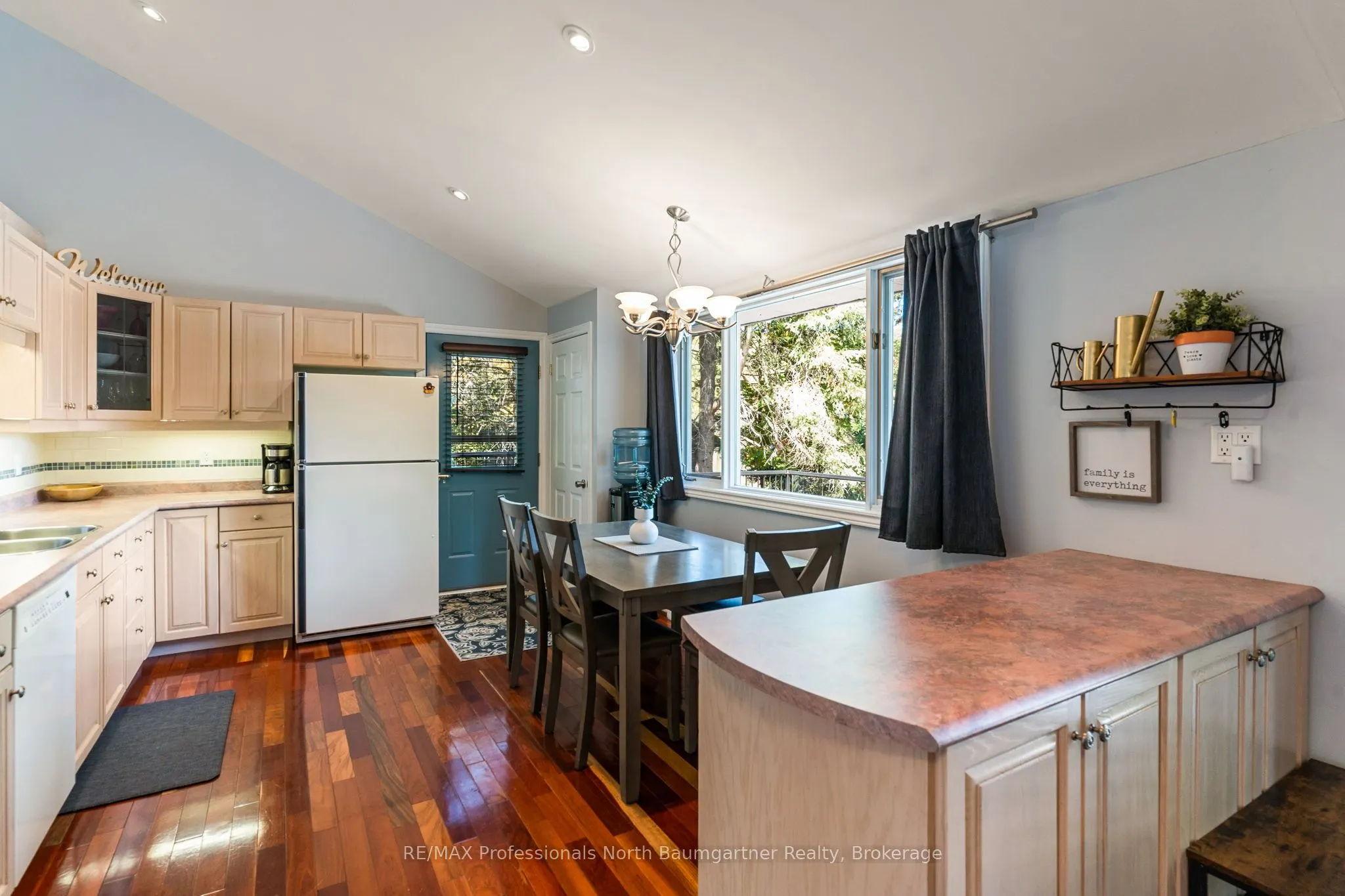 1086 Cameron Lane