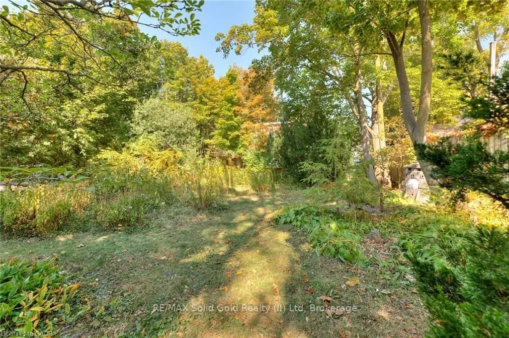 44 Ellen Street E