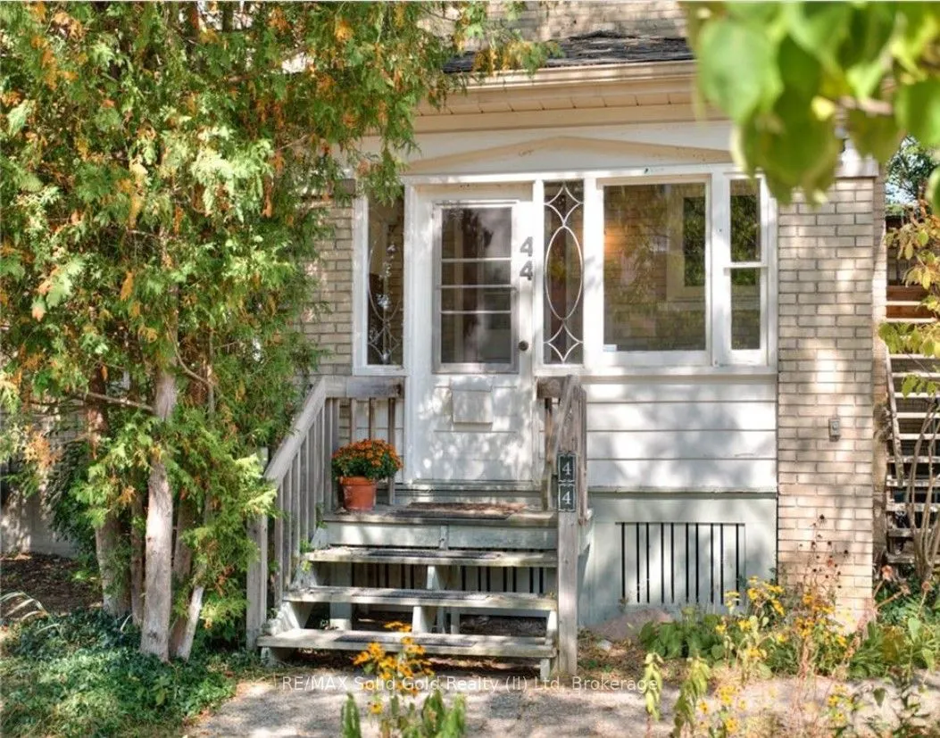44 Ellen Street E