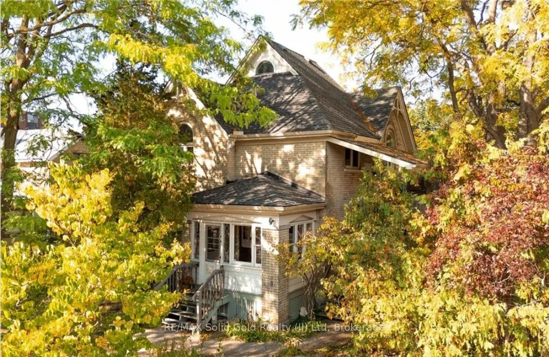 44 Ellen Street E