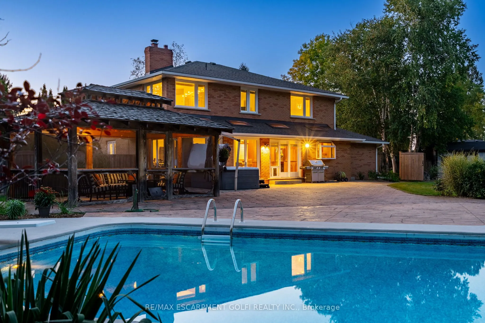 24 JOHN MARTIN Crescent