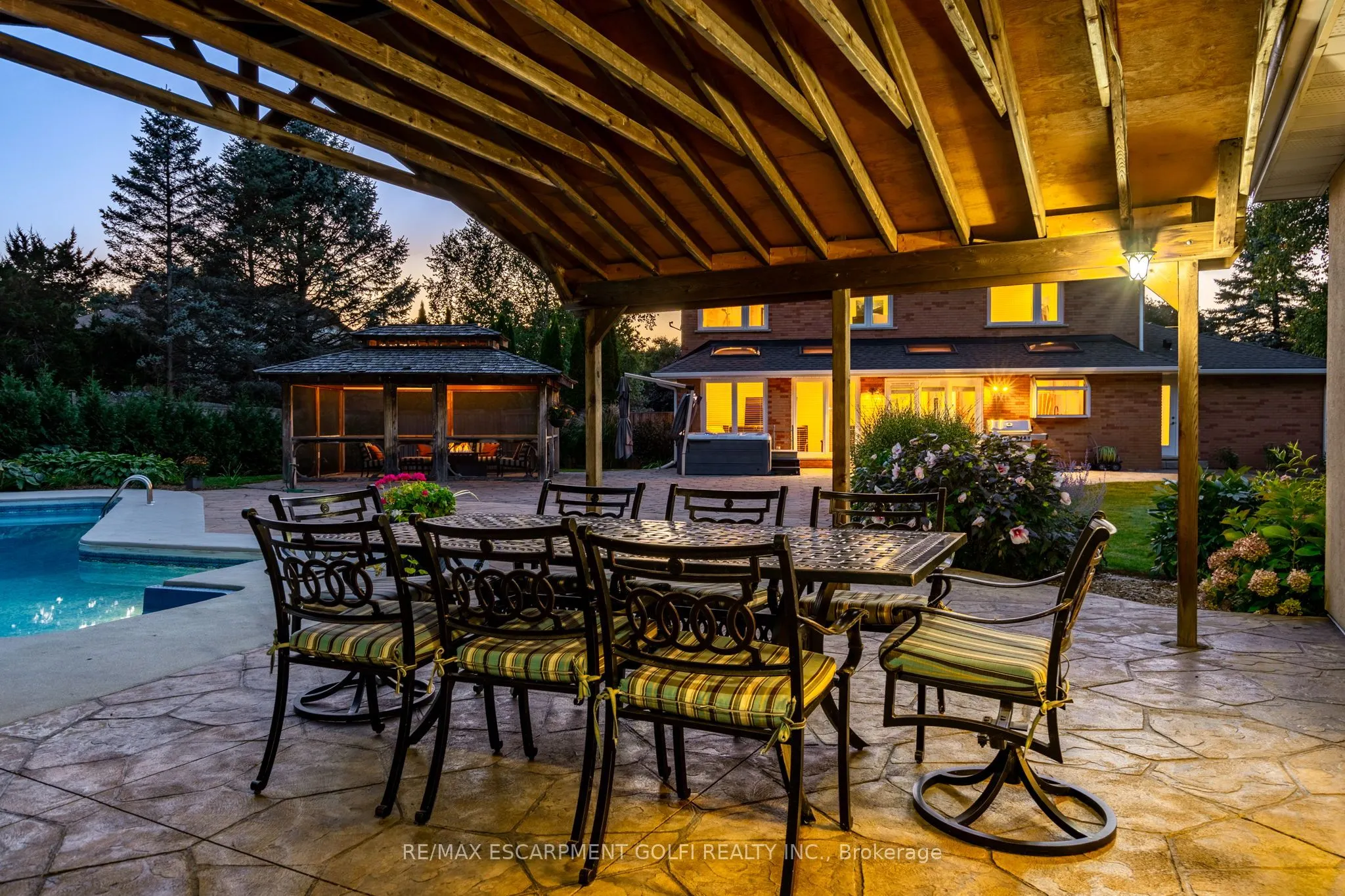 24 JOHN MARTIN Crescent