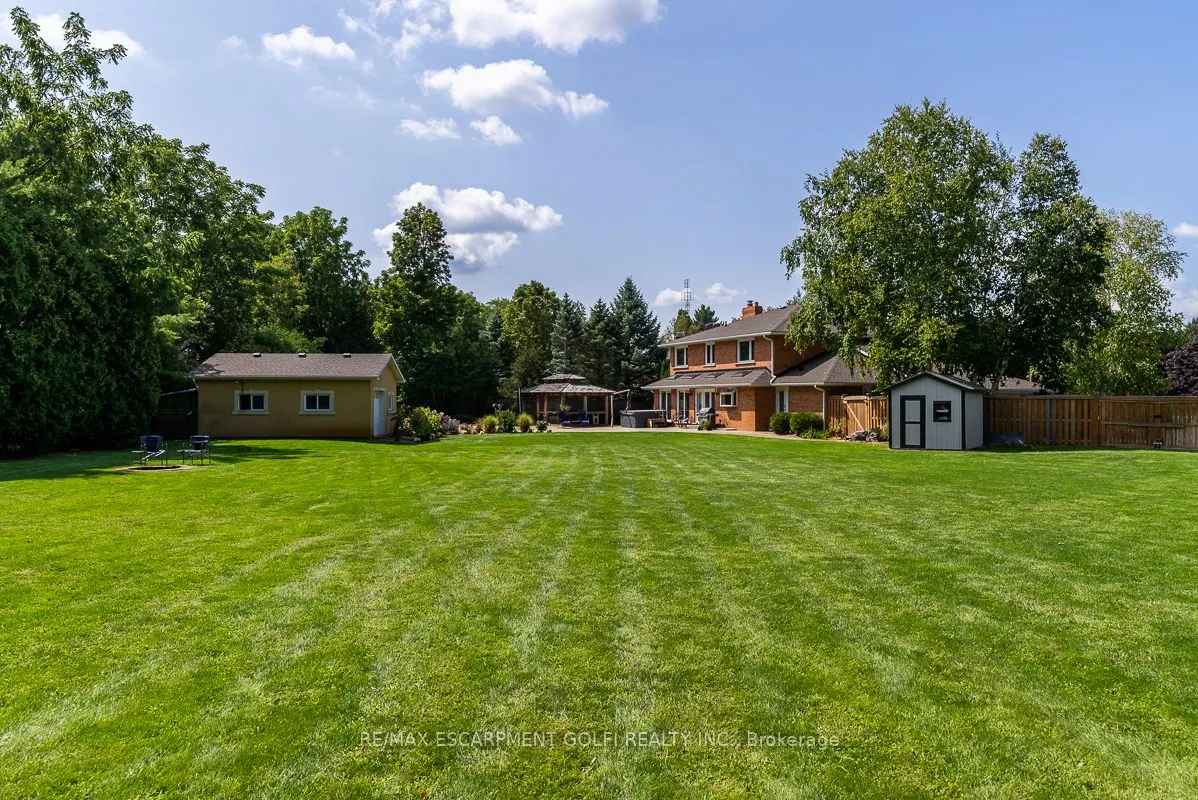 24 JOHN MARTIN Crescent