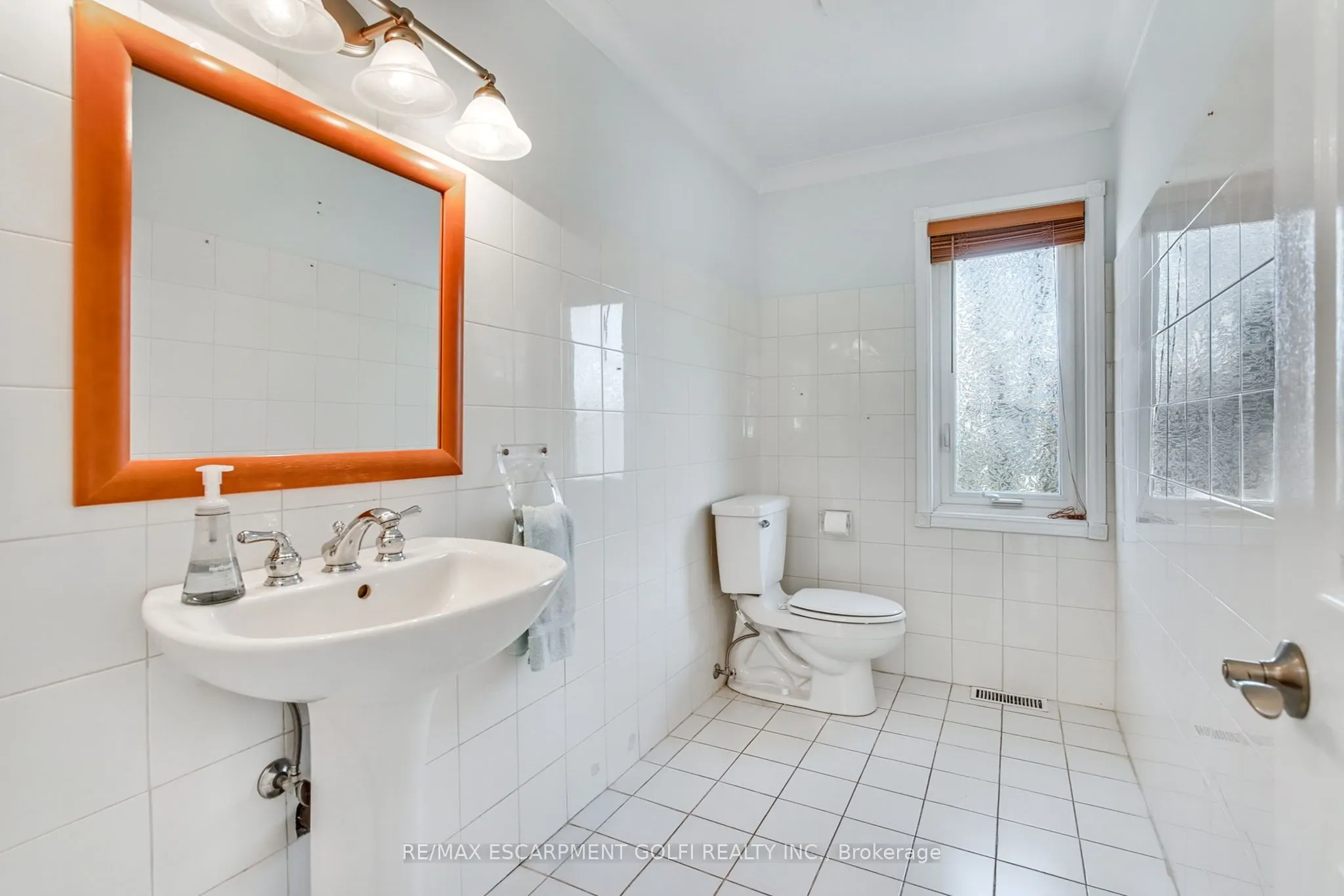 24 JOHN MARTIN Crescent