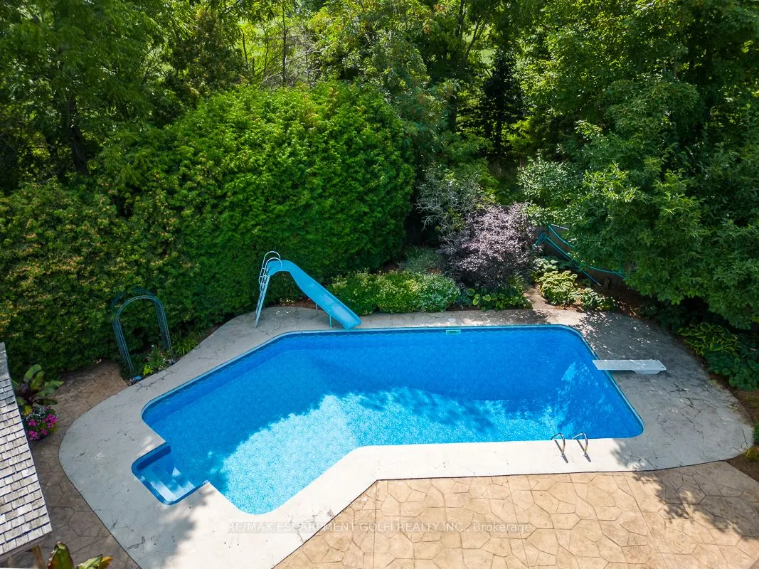 24 JOHN MARTIN Crescent
