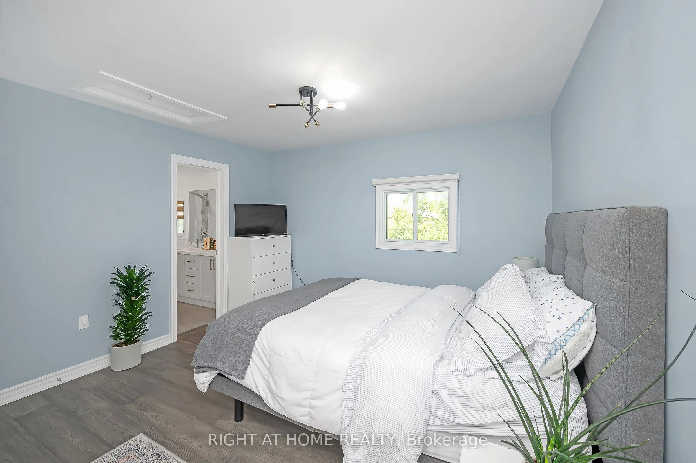 74 Seabreeze Crescent