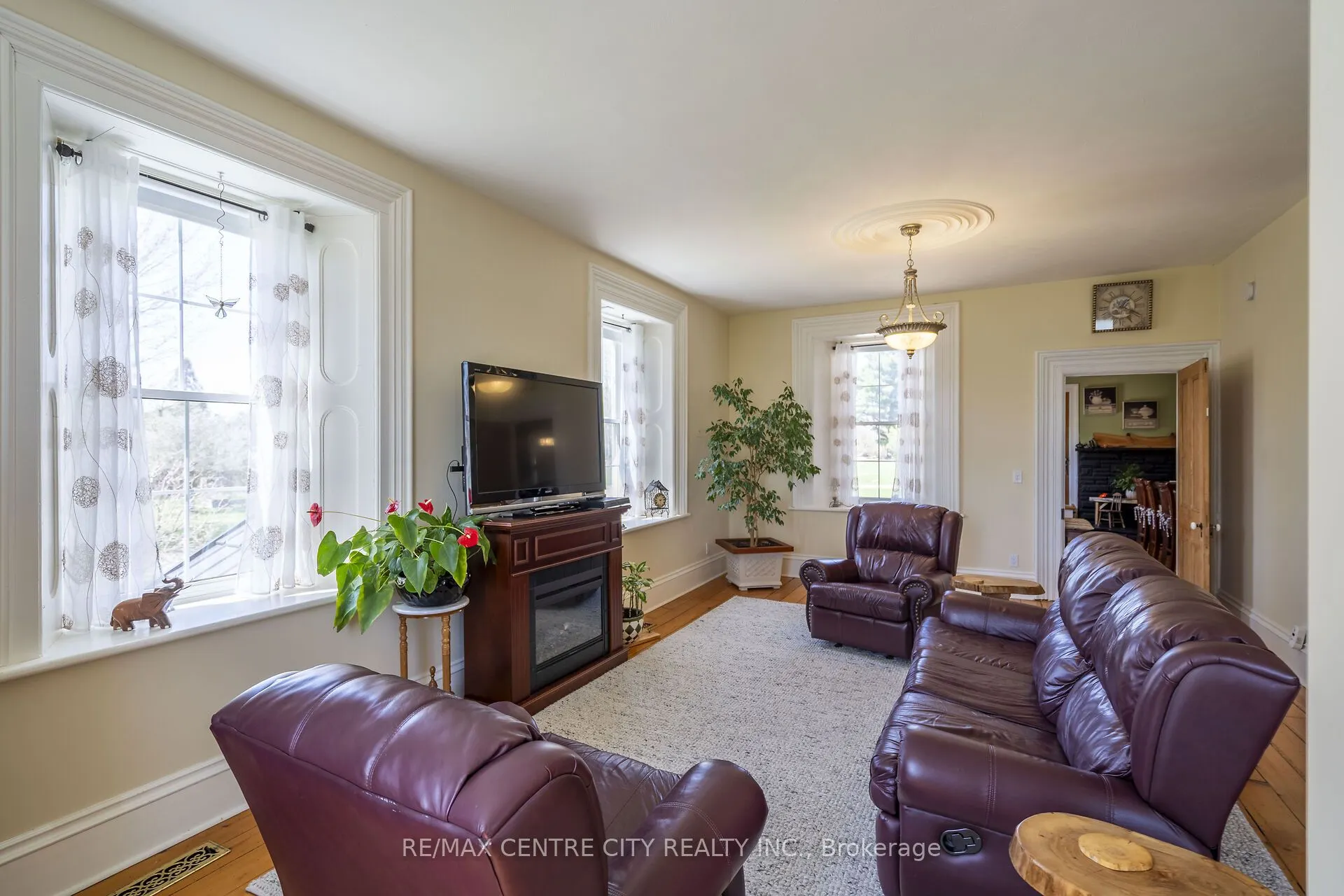 846635 Township Road 9