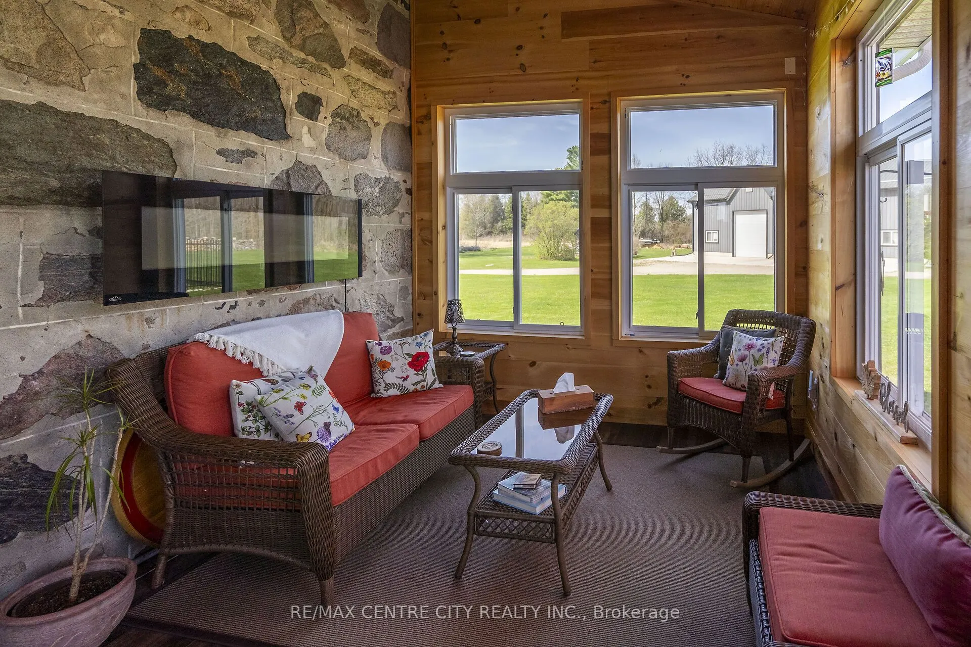 846635 Township Road 9