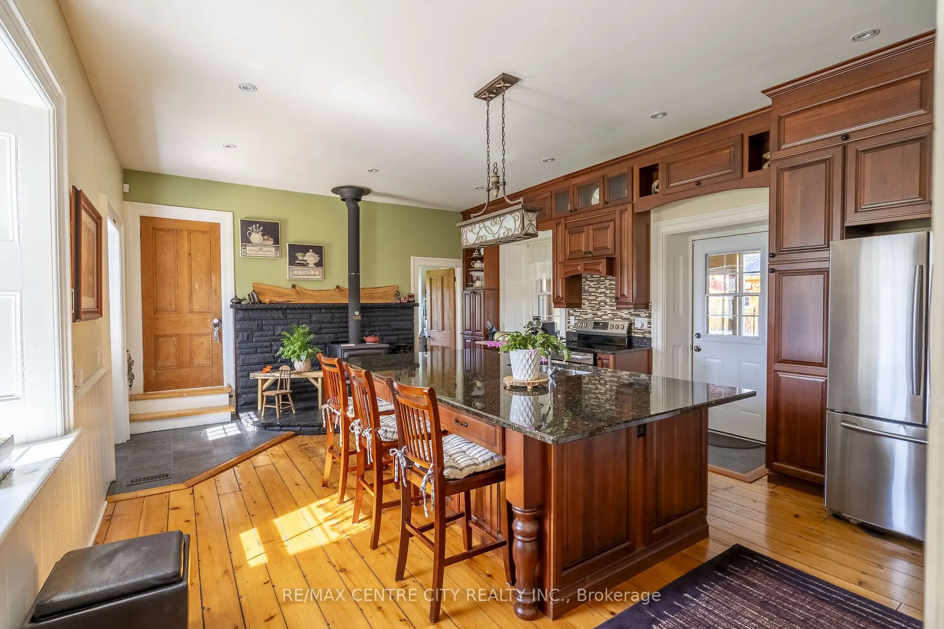 846635 Township Road 9