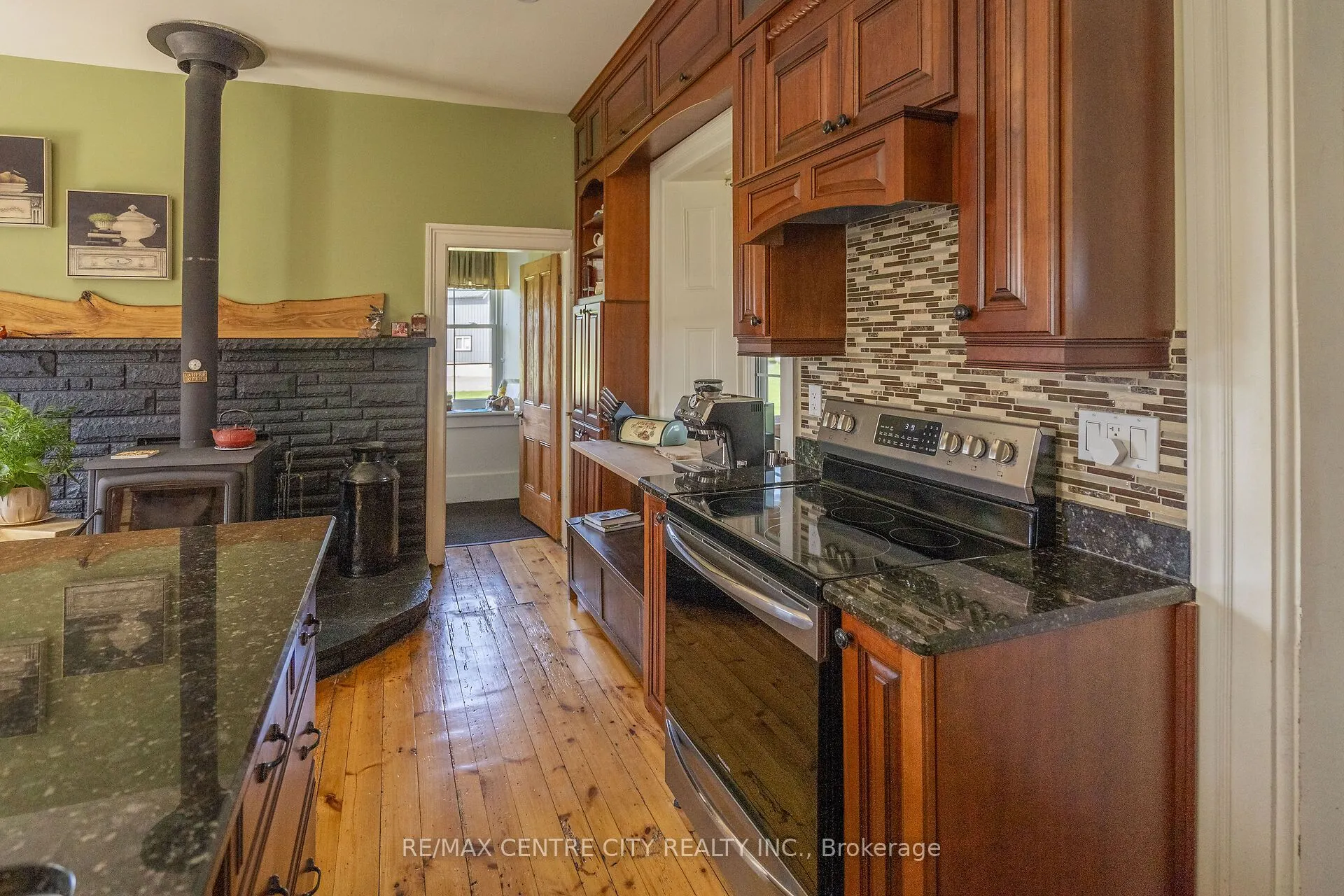 846635 Township Road 9