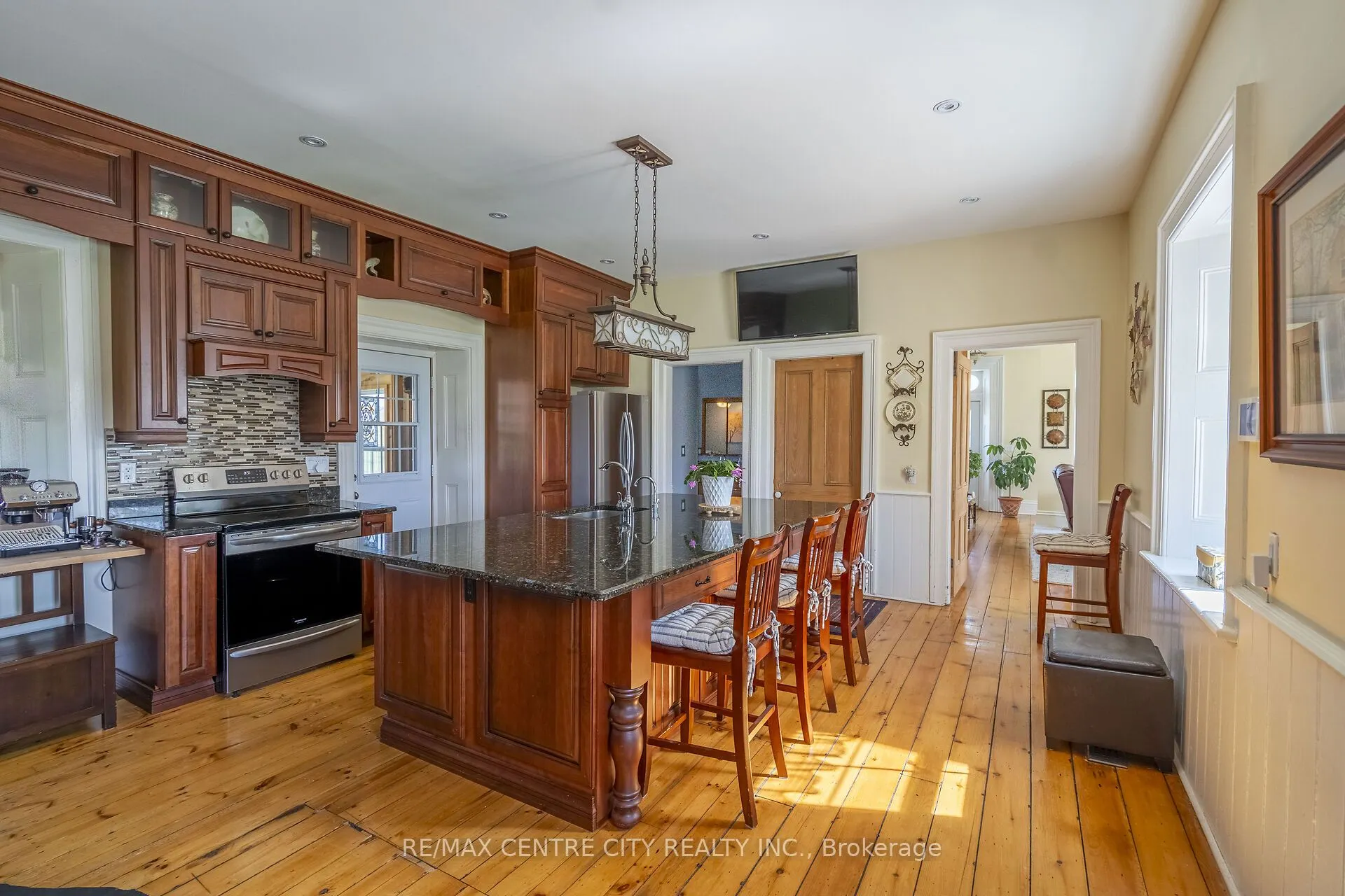 846635 Township Road 9