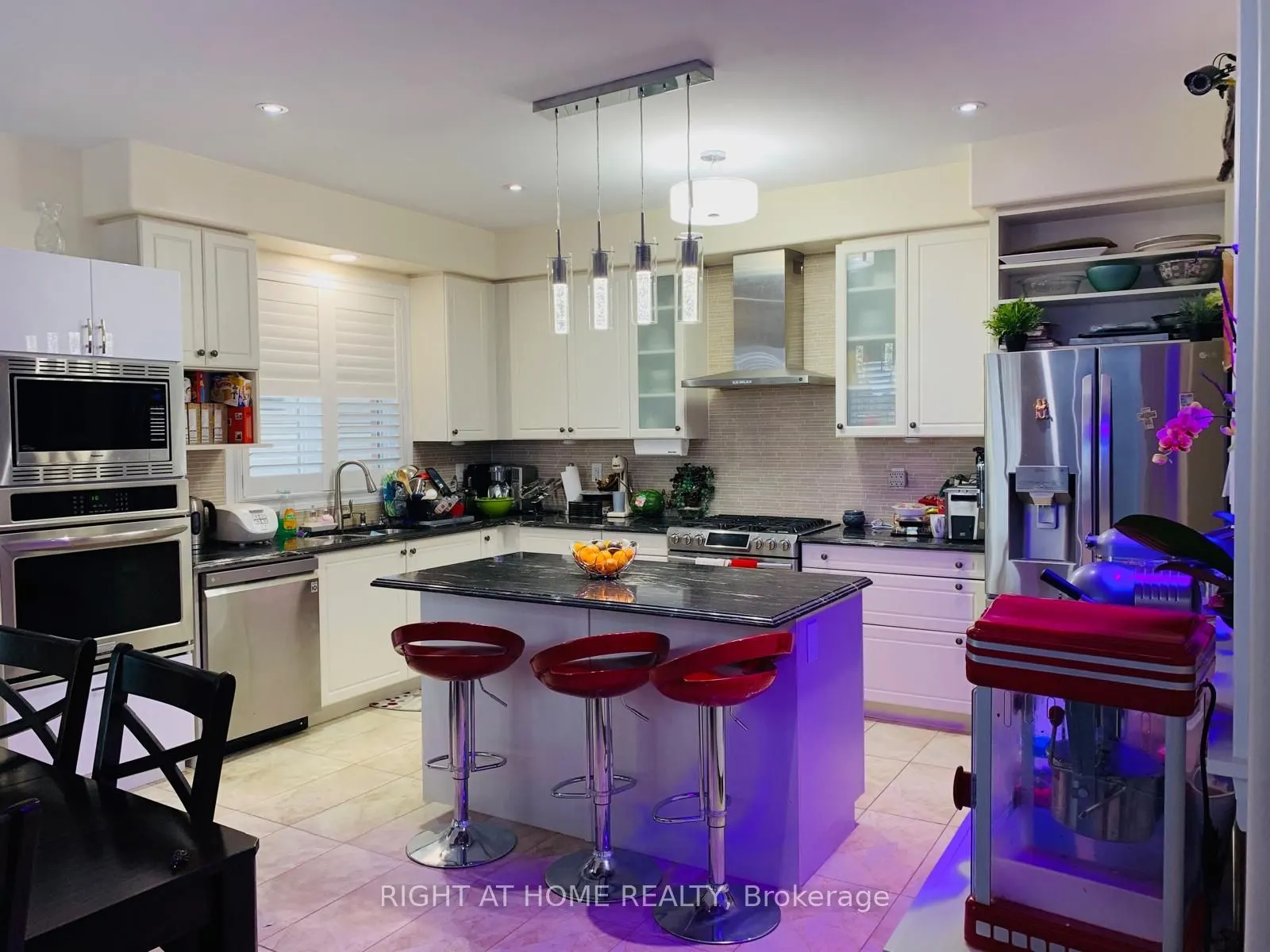8889 Dogwood Crescent