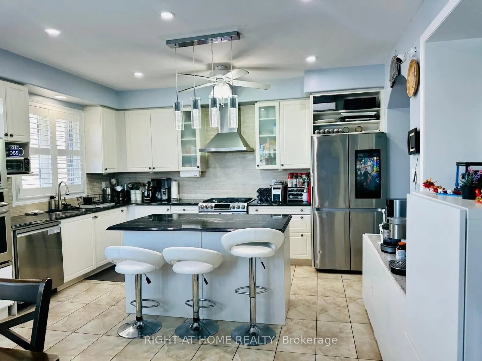 8889 Dogwood Crescent