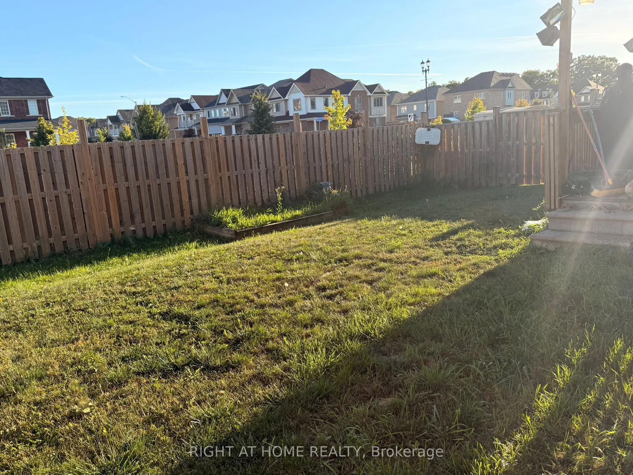 8889 Dogwood Crescent
