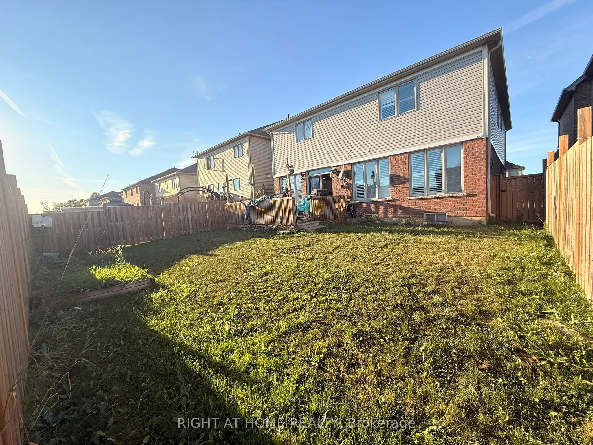 8889 Dogwood Crescent