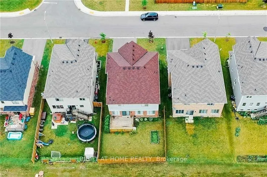 8889 Dogwood Crescent