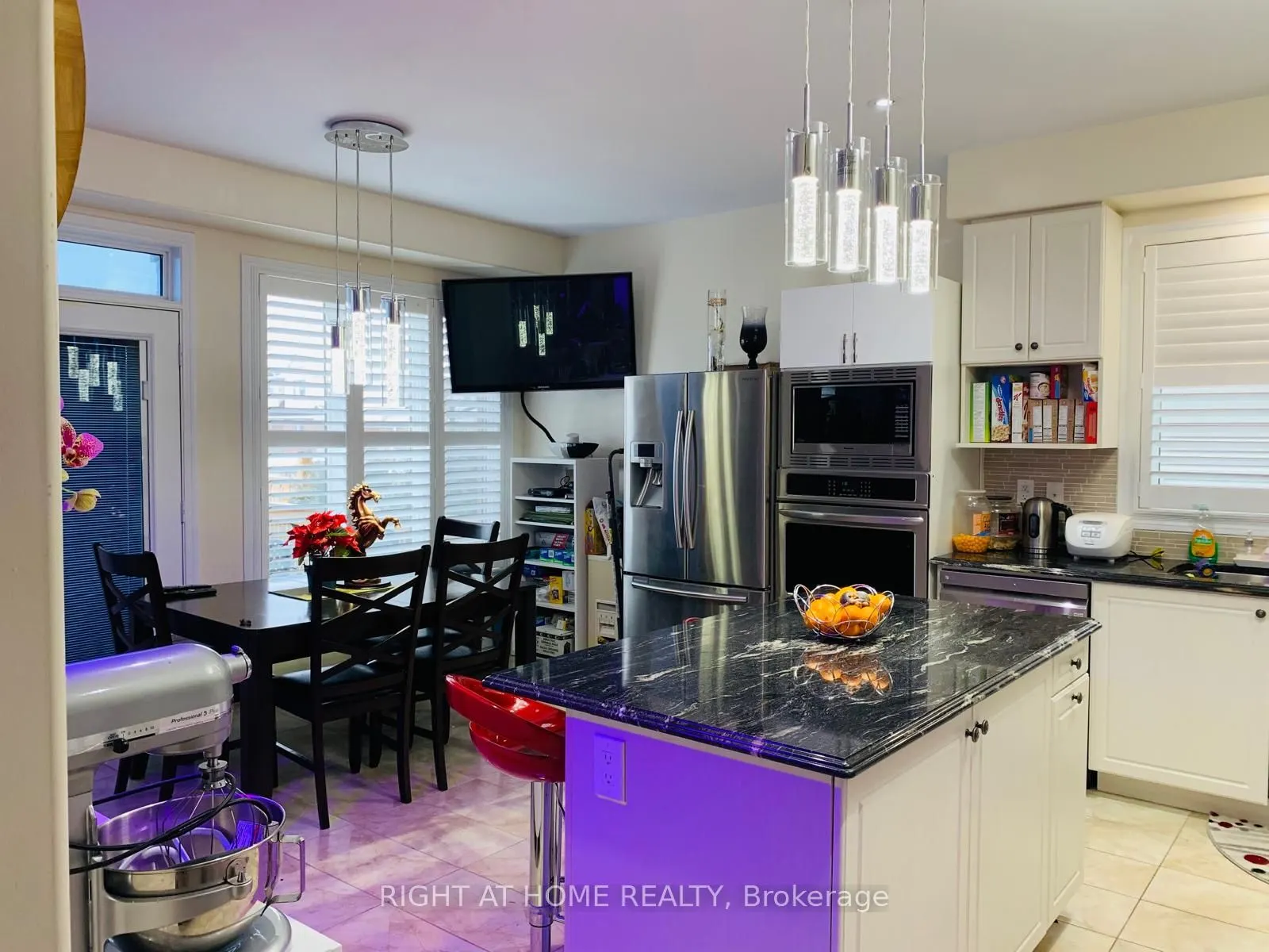 8889 Dogwood Crescent