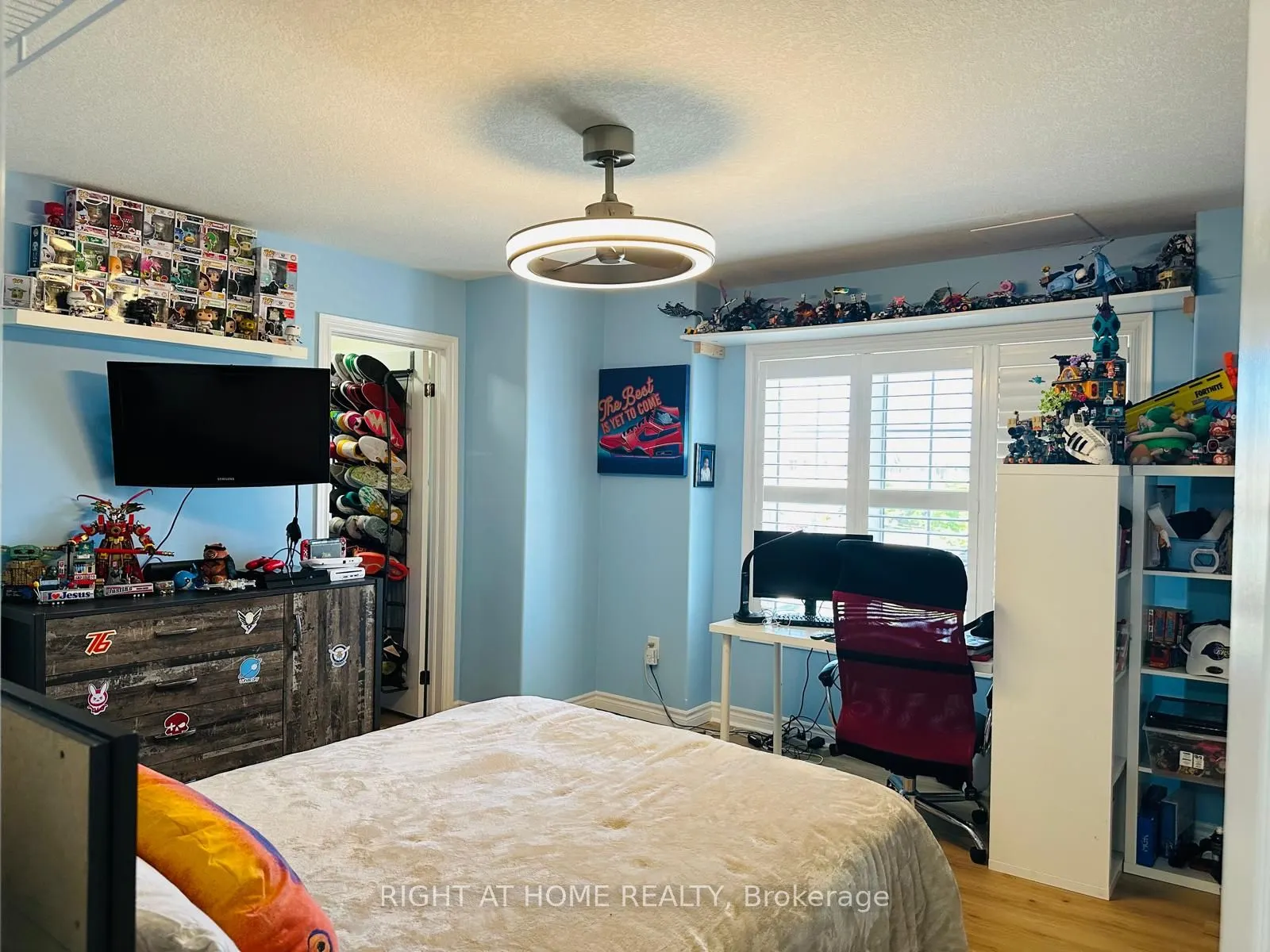 8889 Dogwood Crescent