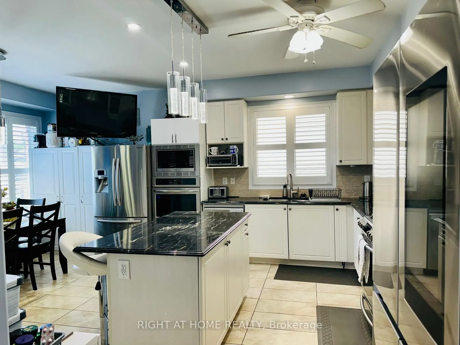 8889 Dogwood Crescent