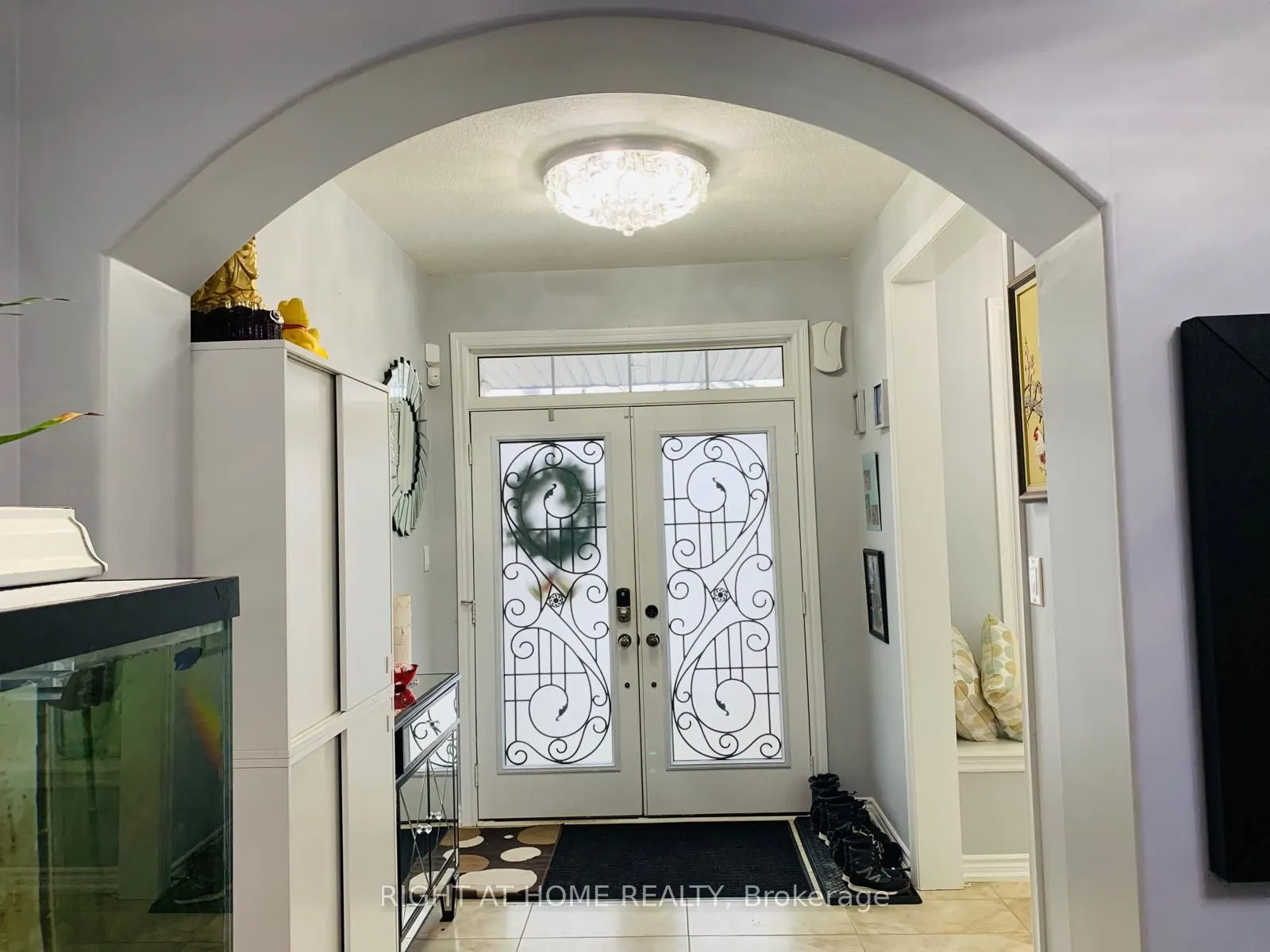 8889 Dogwood Crescent