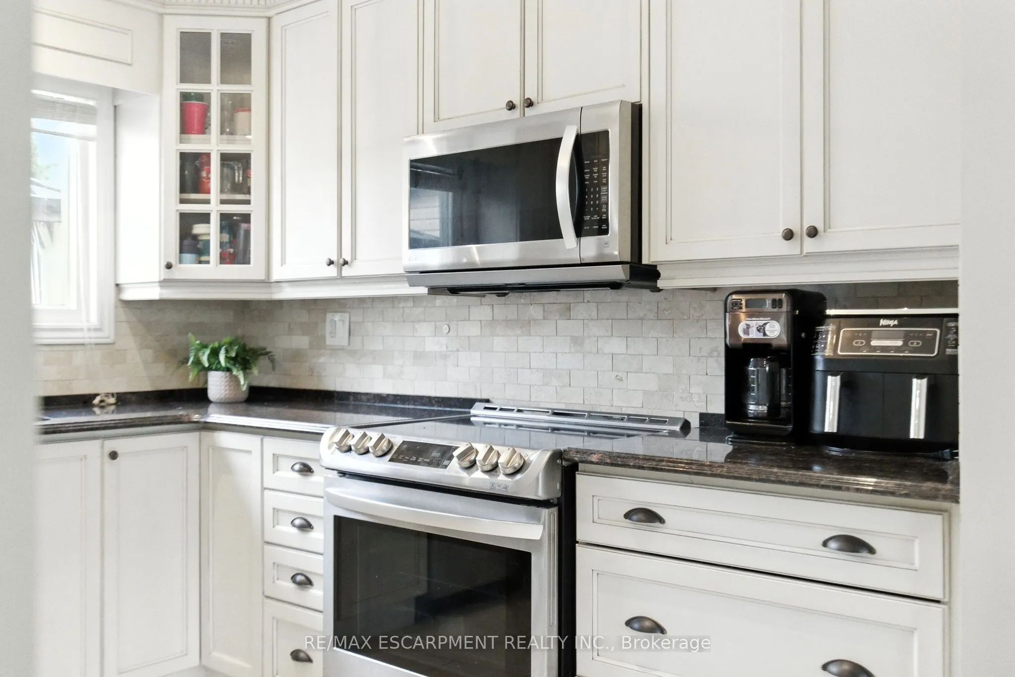 289 East 25th Street
