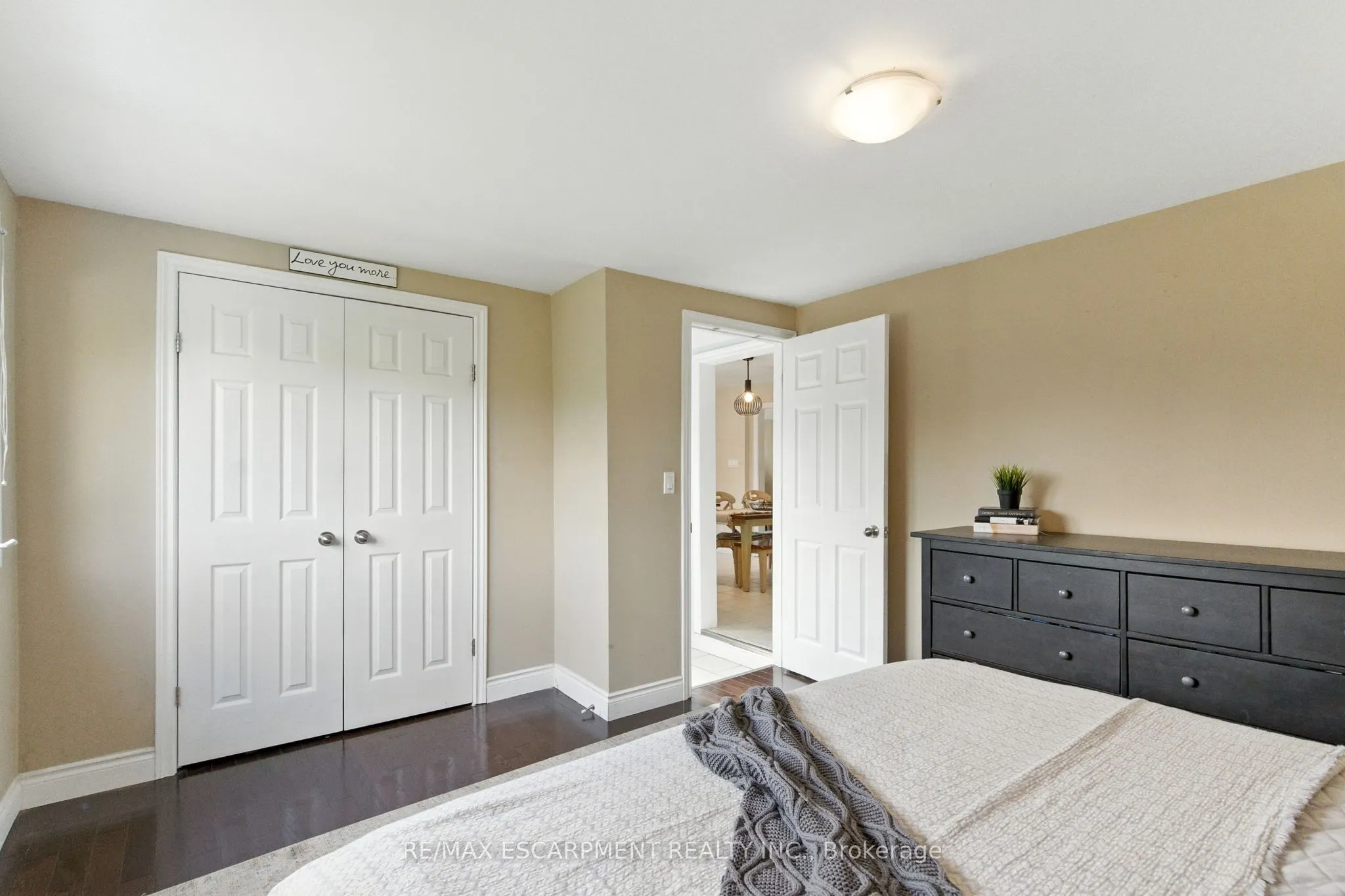 289 East 25th Street