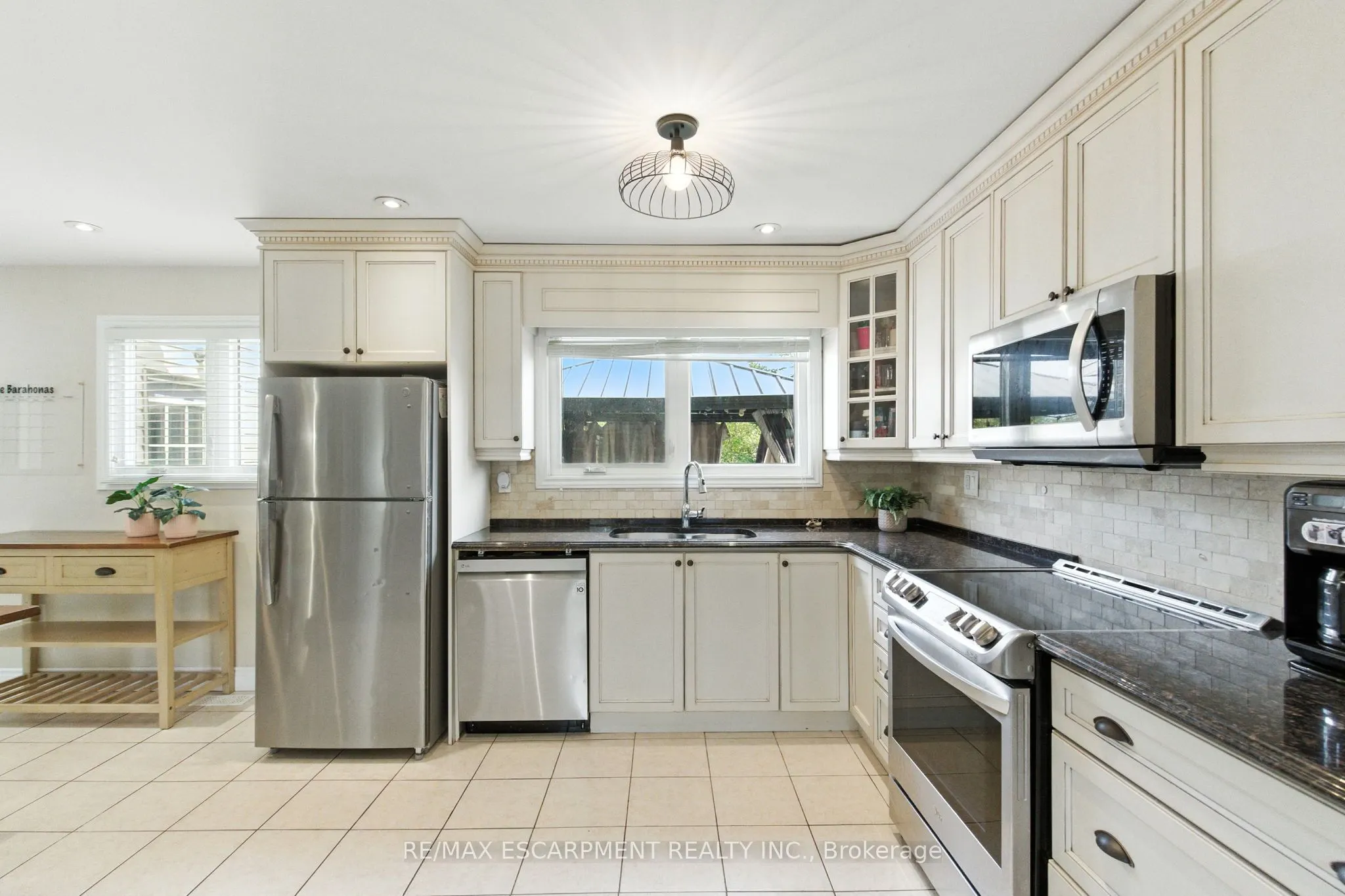 289 East 25th Street