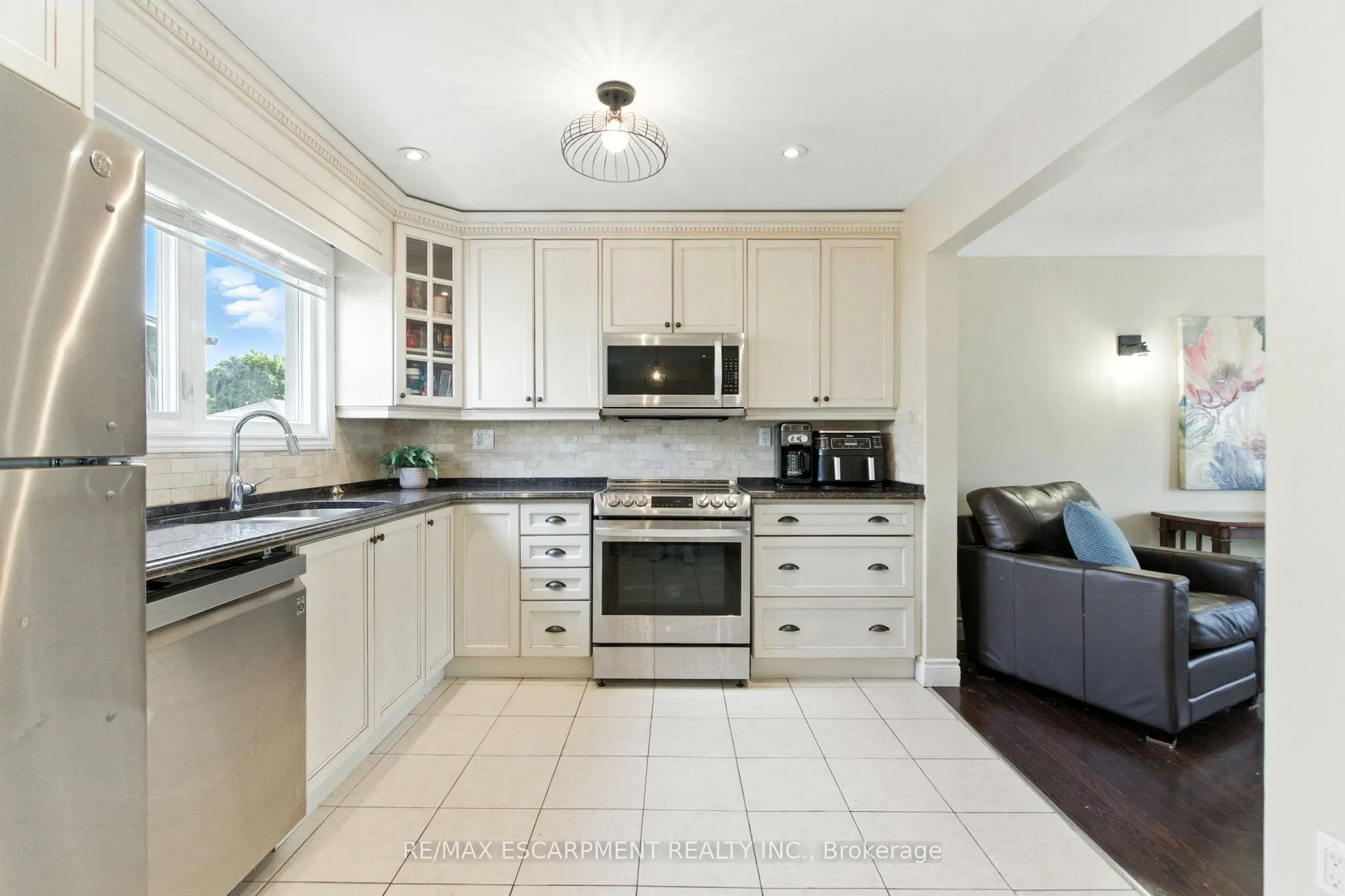 289 East 25th Street