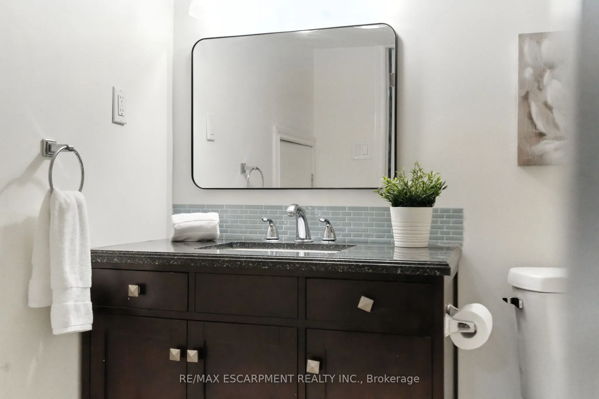 289 East 25th Street