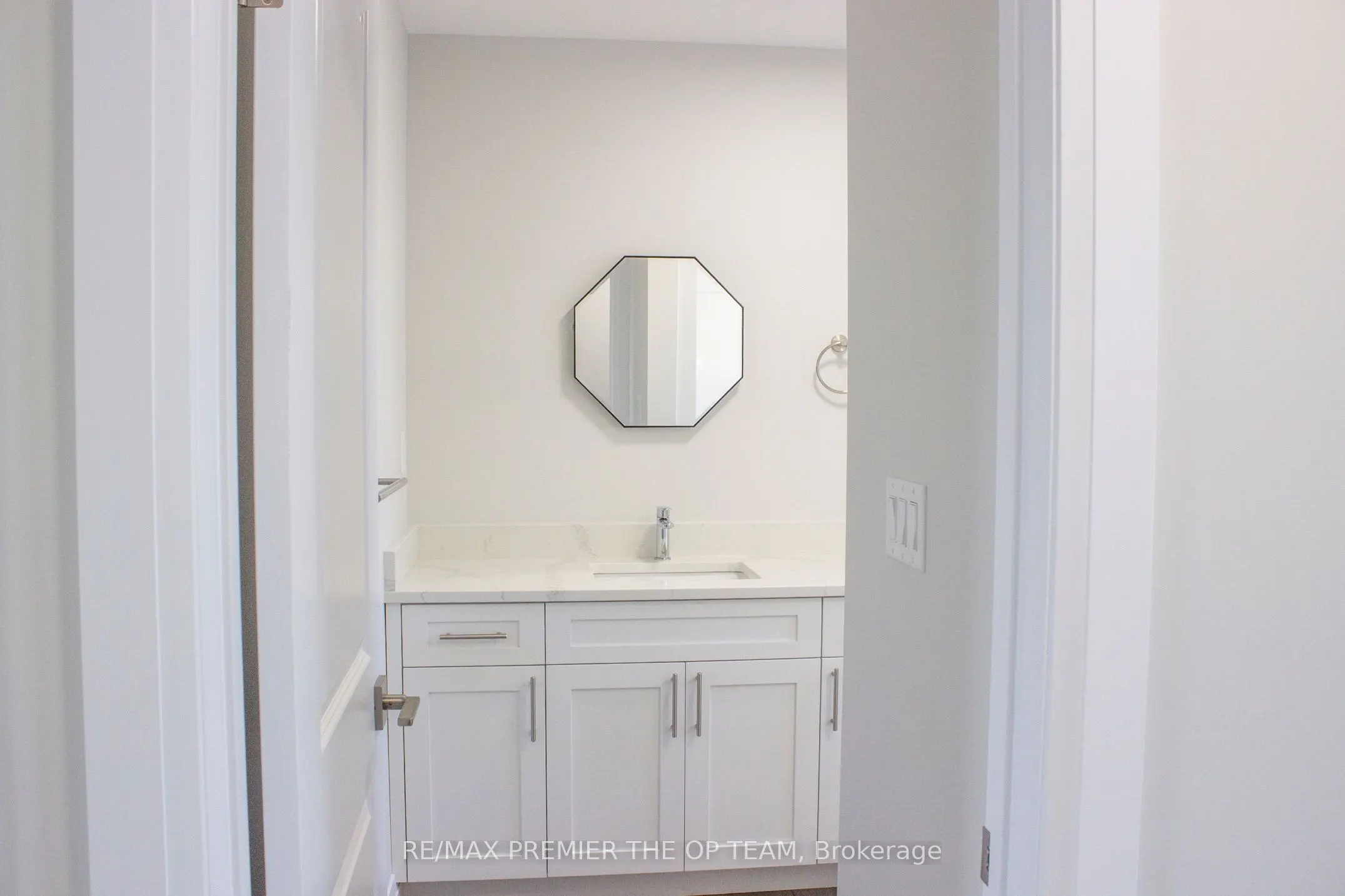 103 Eagle Street, #ON