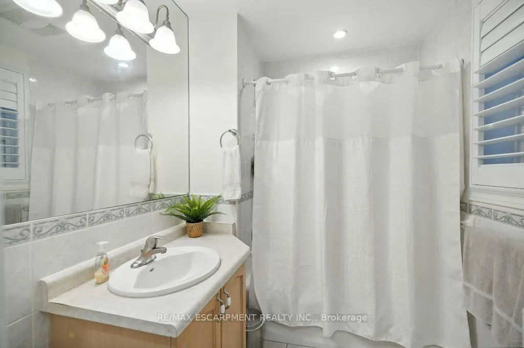 6 Vineland Avenue, #18