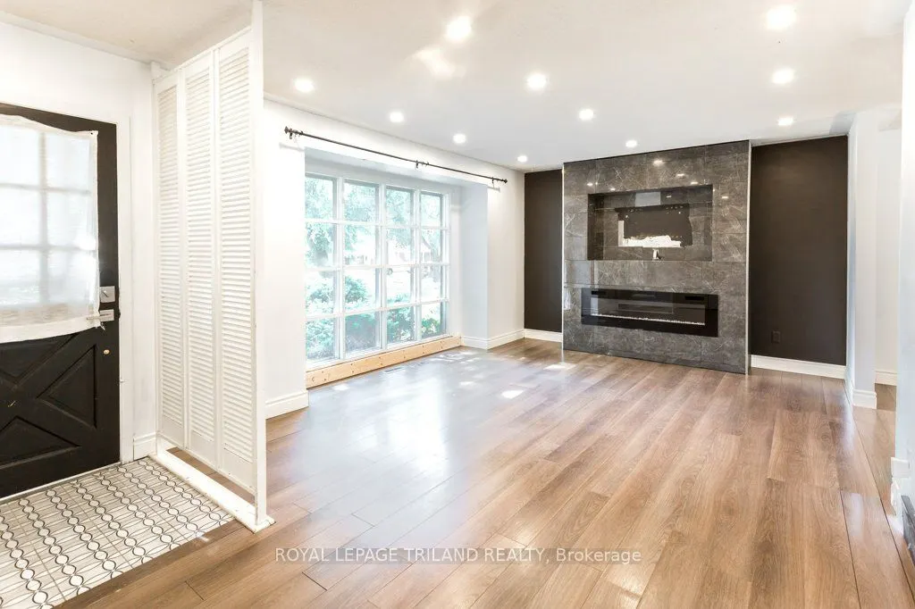 75 Tweed Crescent
