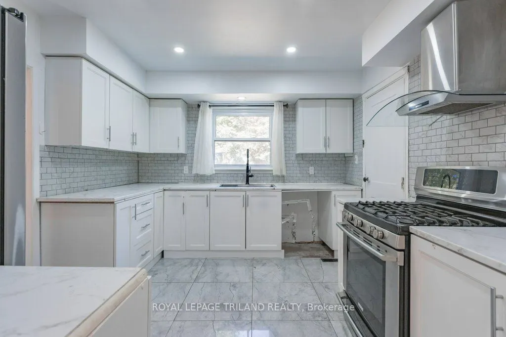 75 Tweed Crescent