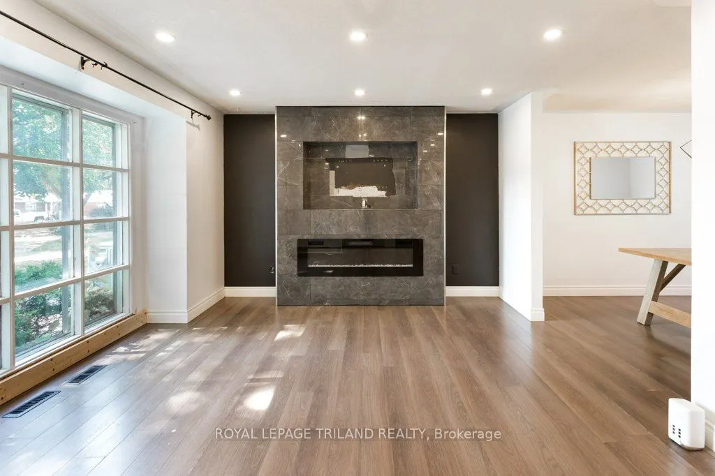 75 Tweed Crescent