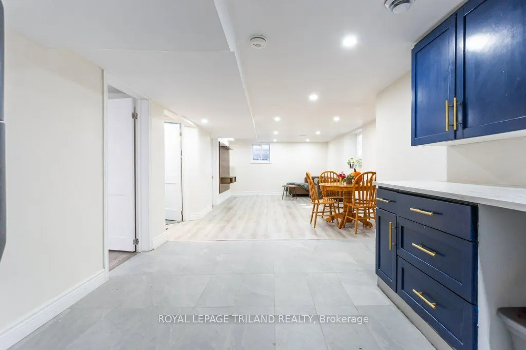 75 Tweed Crescent